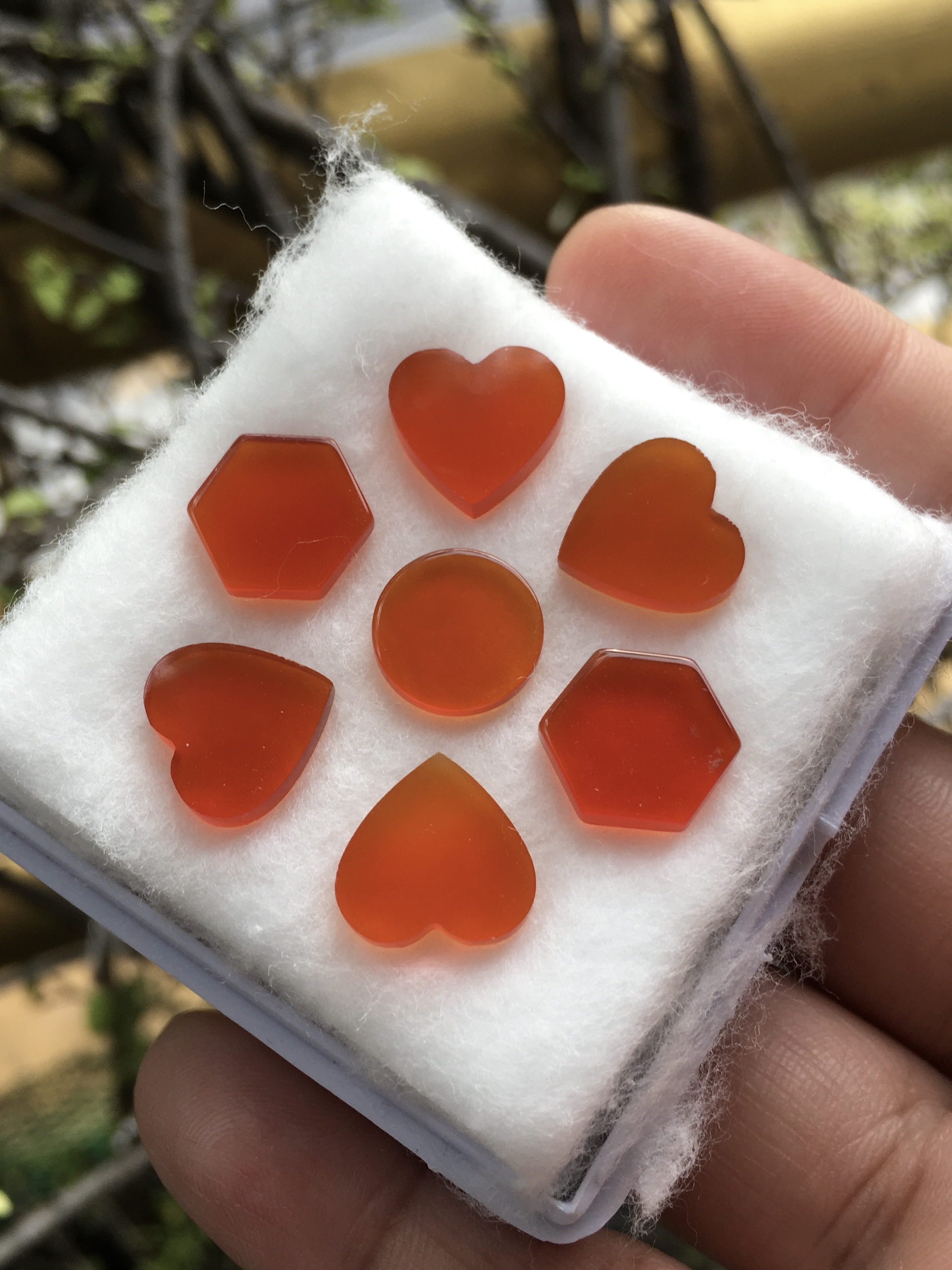 (เหมากล่อง) คาร์เนเลี่ยนแท้ แผ่นเรียบ หัวใจ กลม หกเหลี่ยม เนื้อสะอาด สีสวย เหมาะทำข้อมือหรือเครื่องประดับดีไซน์เกร๋ๆ