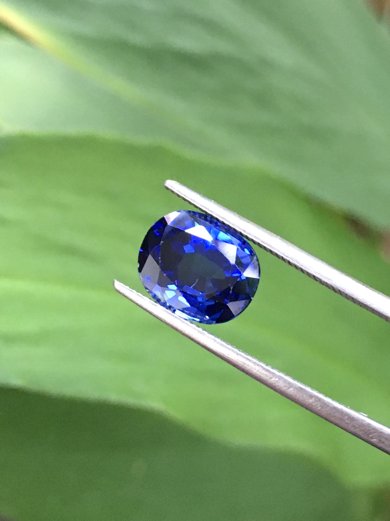 SYNTHETIC BLUE SAPPHIRE ไพลินสังเคราะห์ 2.9 กะรัต สีน้ำเงินกำมะหยี่สวย ขนาดกำลังดี