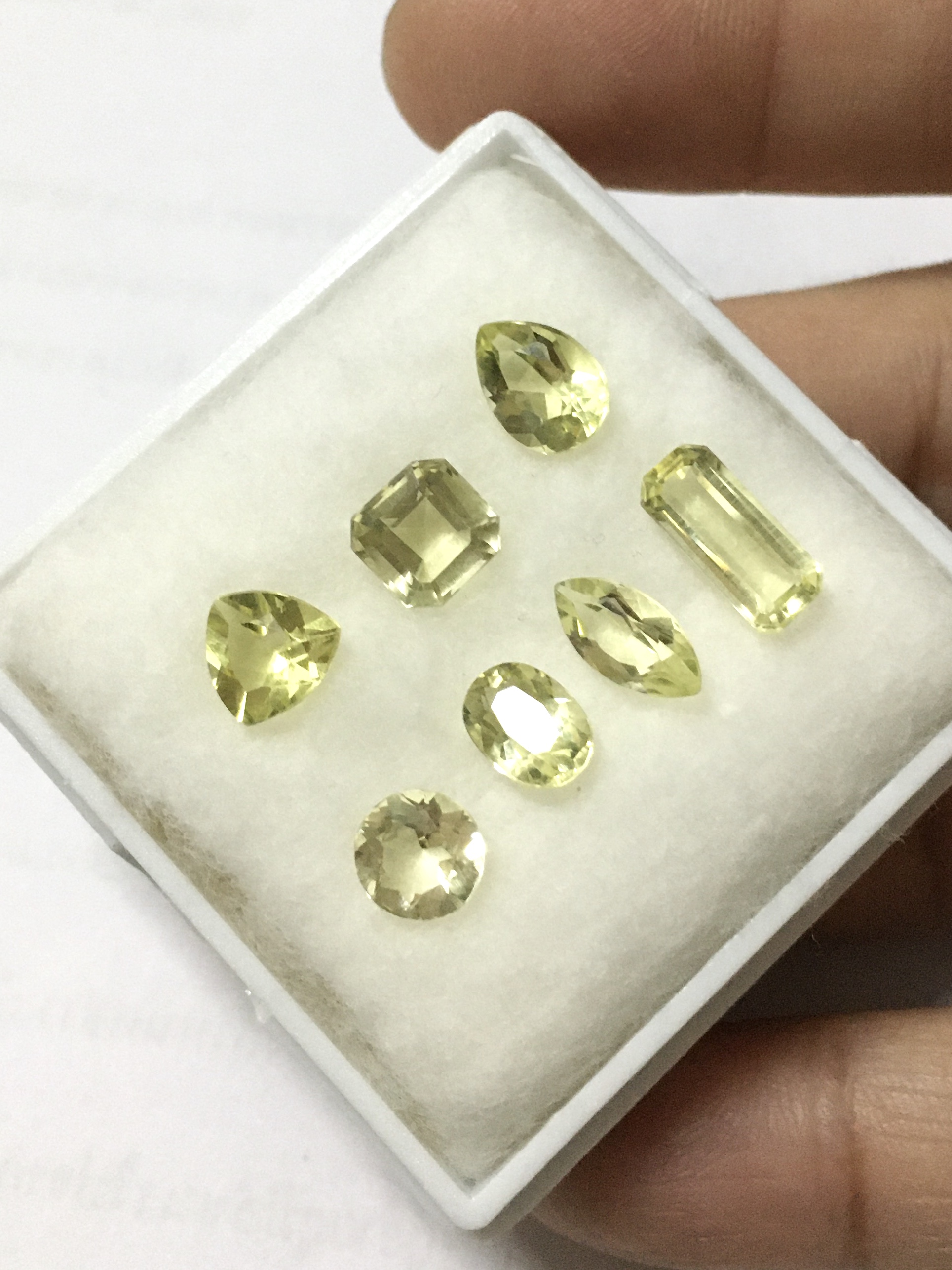 (หวานๆ วาเลนไทน์ เริ่มต้น 129 ) LEMON QUARTZ เลมอนควอทซ์ แท้ 7 เม็ด 7 เชพ สวยน่ารักไฟดีทุกเม็ดจ้า