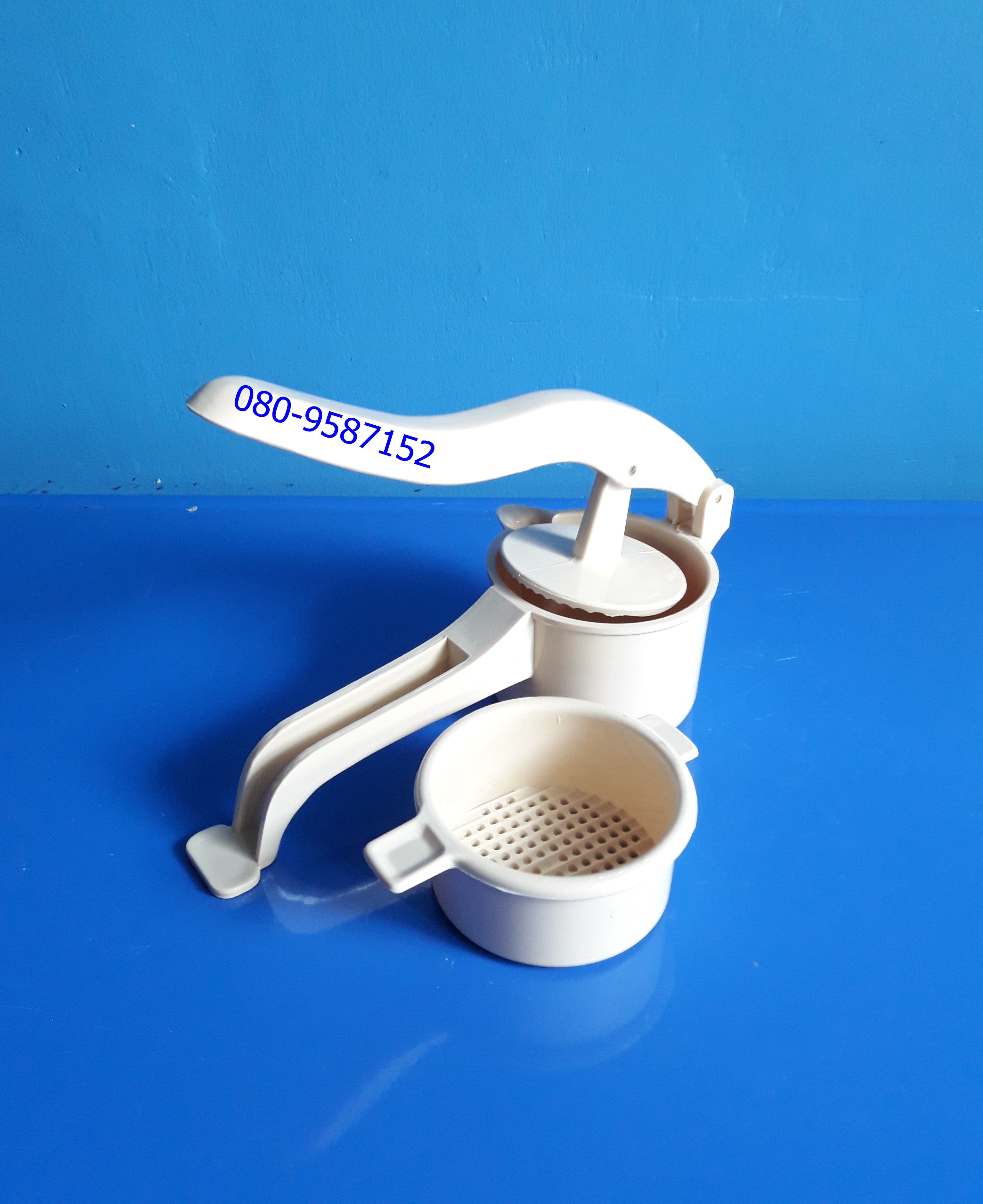 คั้นส้มพลาสติก มีด้ามจับ