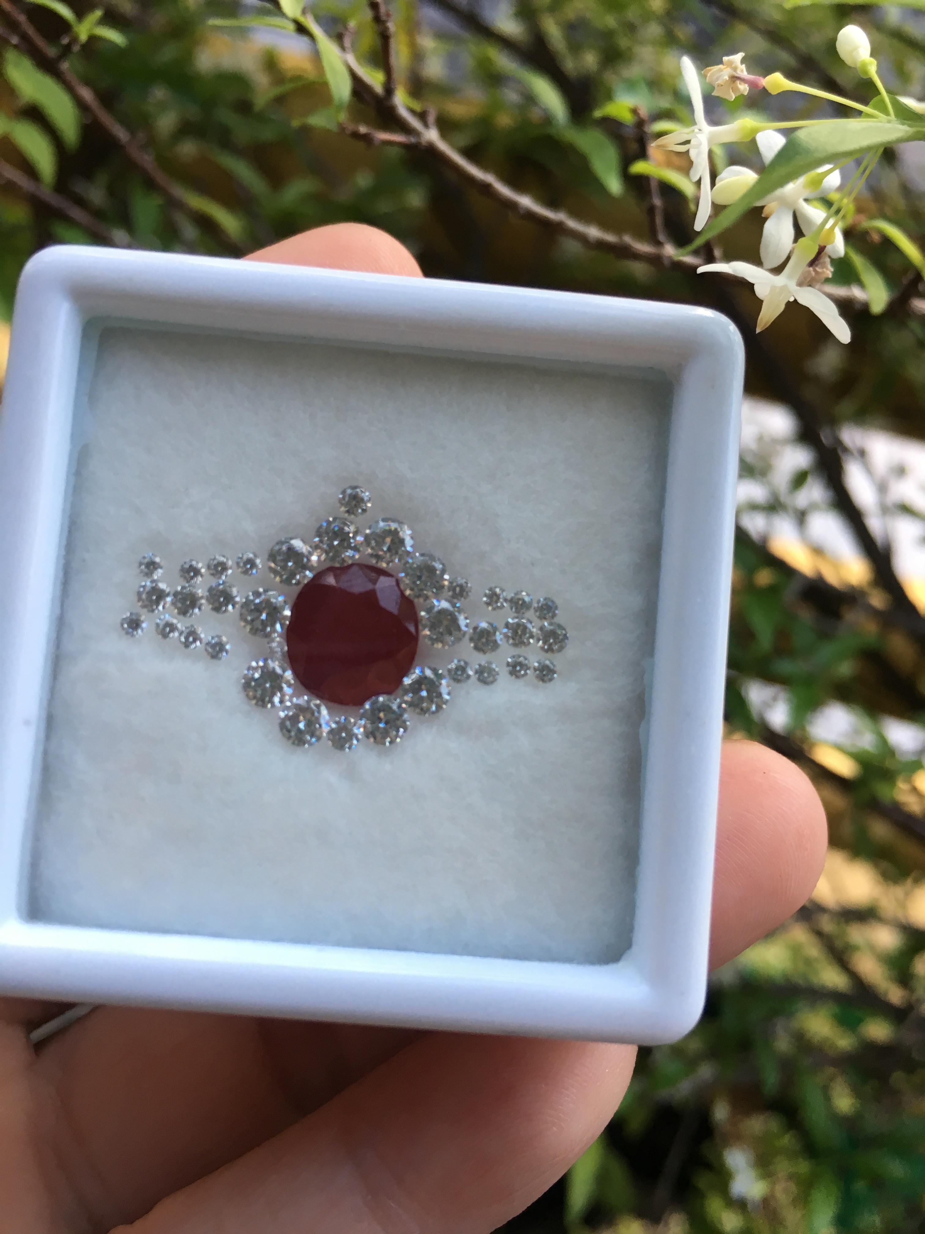 RUBY ทับทิมแท้ 2.79 กะรัต สีแดงสดฉ่ำมาก ฟรี เพชรcz เกรดสวย จัดชุดสำหรับทำแหวนไปเลยจ้า