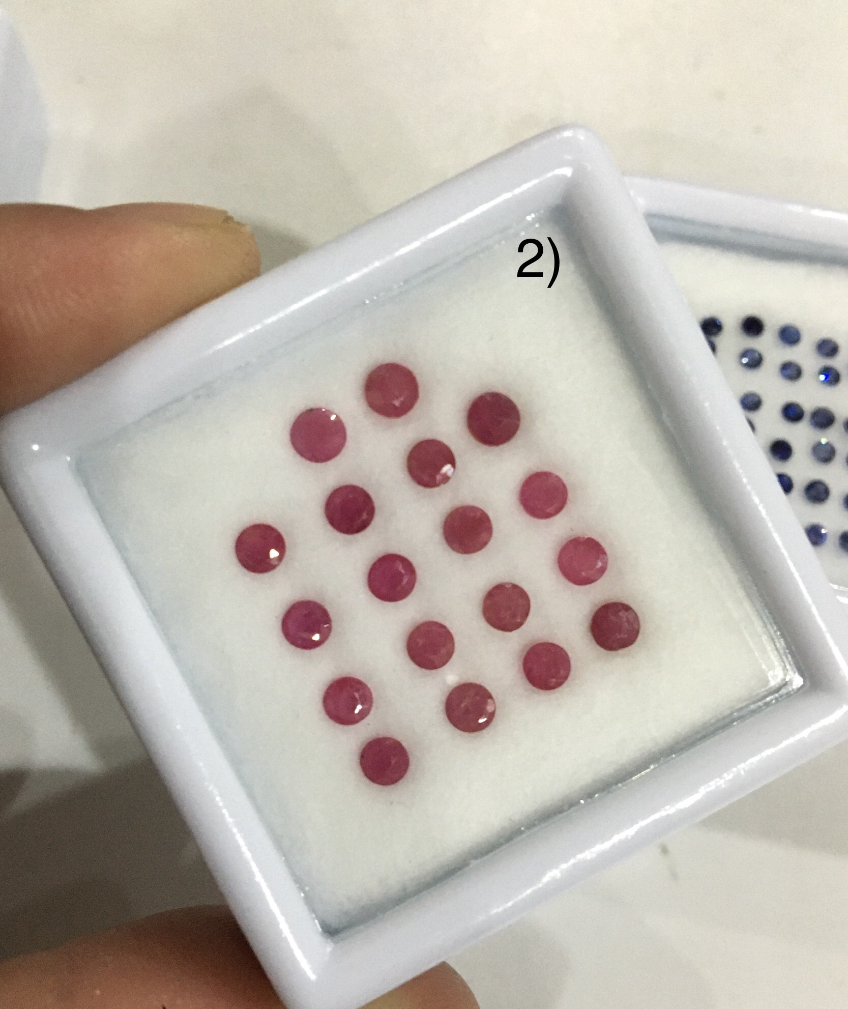 (พลอยสวย เริ่มต้น590)ทับทิมแท้ เนื้อดี เจียรเหลี่ยม,หลังเบี้ย และไพลินเม็ด 2-4 มม. สวยๆค่ะ ไม่พอใจยินดีคืนเงิน