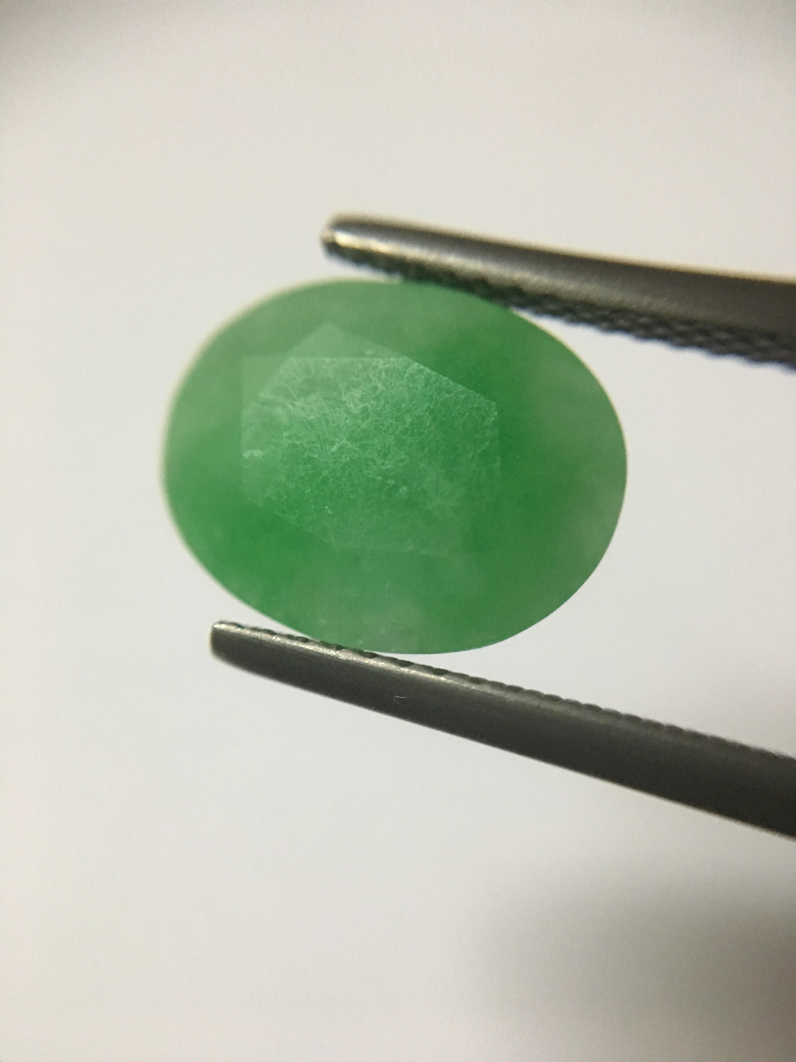 JADEITE หยกแท้ 4 cts. เจียรเหลี่ยมเนื้อดี สีน่ารัก ใช้งานได้ทั้งสองด้าน