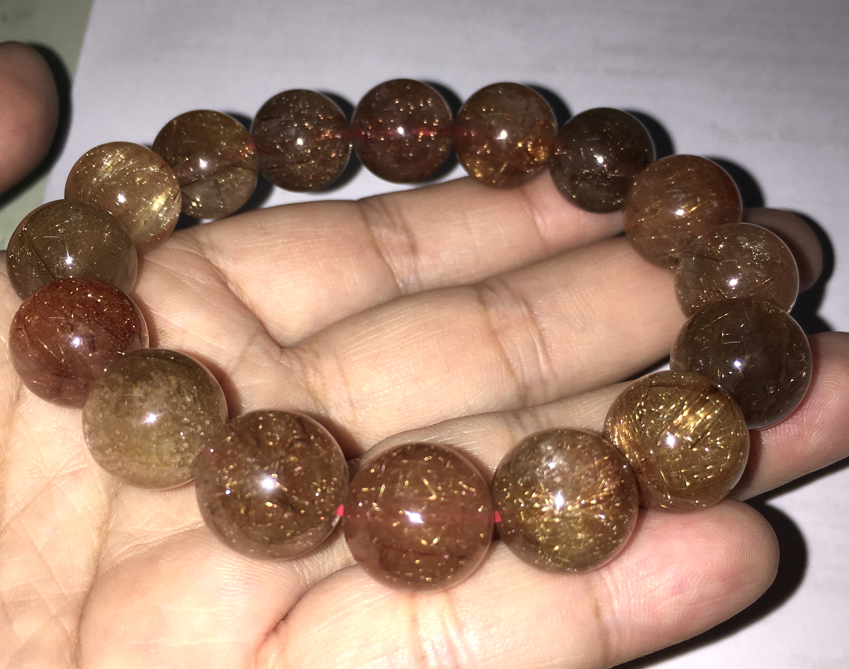 (สวยคุ้ม) ข้อมือหินนำโชค ไหมสามกษัตริย์ 13.5 มม.เส้นนี้เล่นไฟระยิบระยับมากค่ะ เส้นใหญ่ ราคาพิเศษ