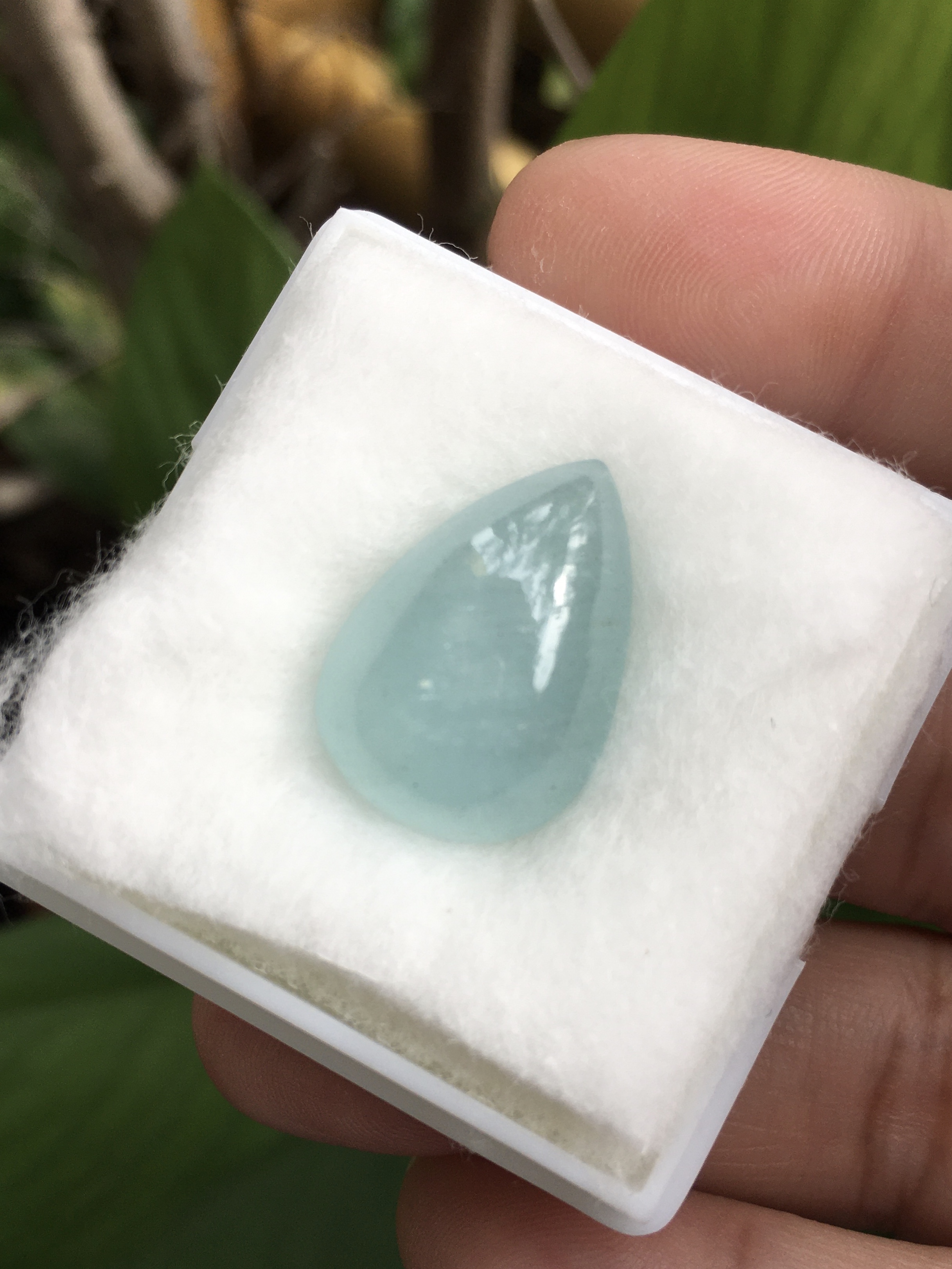 AQUAMARINE อความารีนแท้ 13.5 กะรัต ทรงหยดน้ำ หลังเบี้ย เนื้อสวยเนียน สีหวานเจี๊ยบ ไซส์ใหญ่อ้วงๆเลยค่ะ