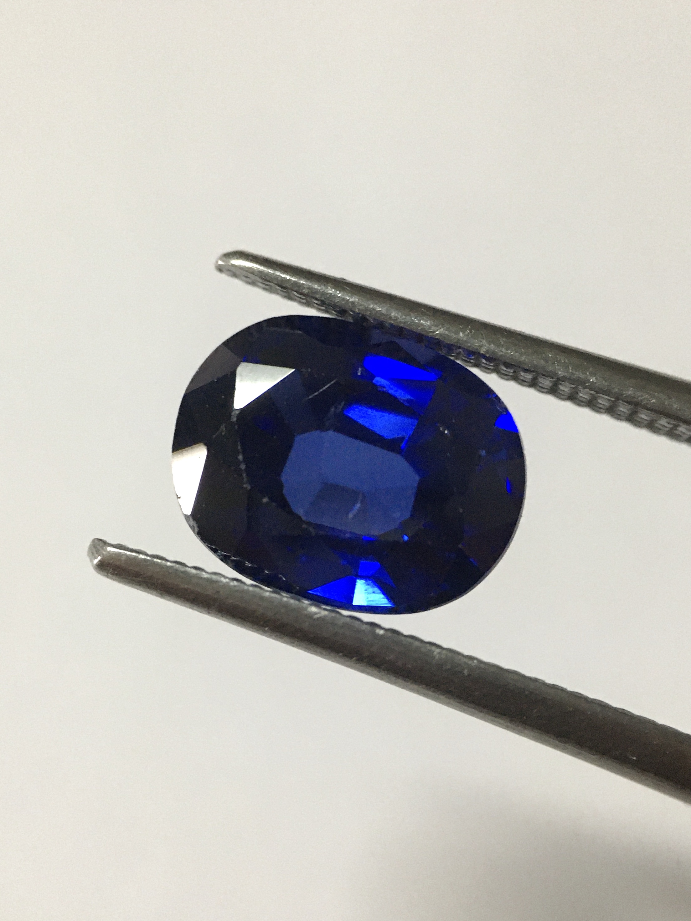 SYNTHETIC BLUE SAPPHIRE ไพลินสังเคราะห์ 2.9 กะรัต สีน้ำเงินกำมะหยี่สวย ขนาดกำลังดี