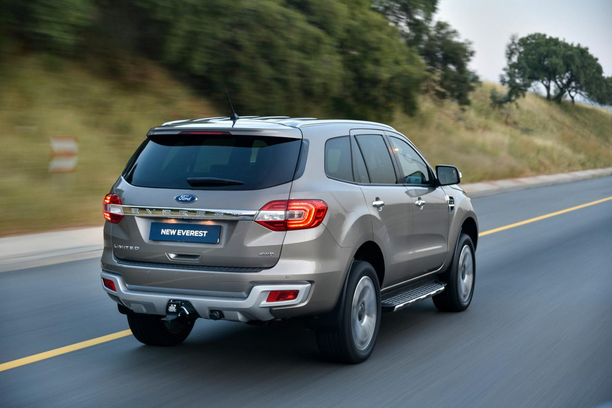 ไฟในกันชนหลัง RH FORD EVEREST ปี 2015-2018 (1ดวง) แท้ / รูปจริง