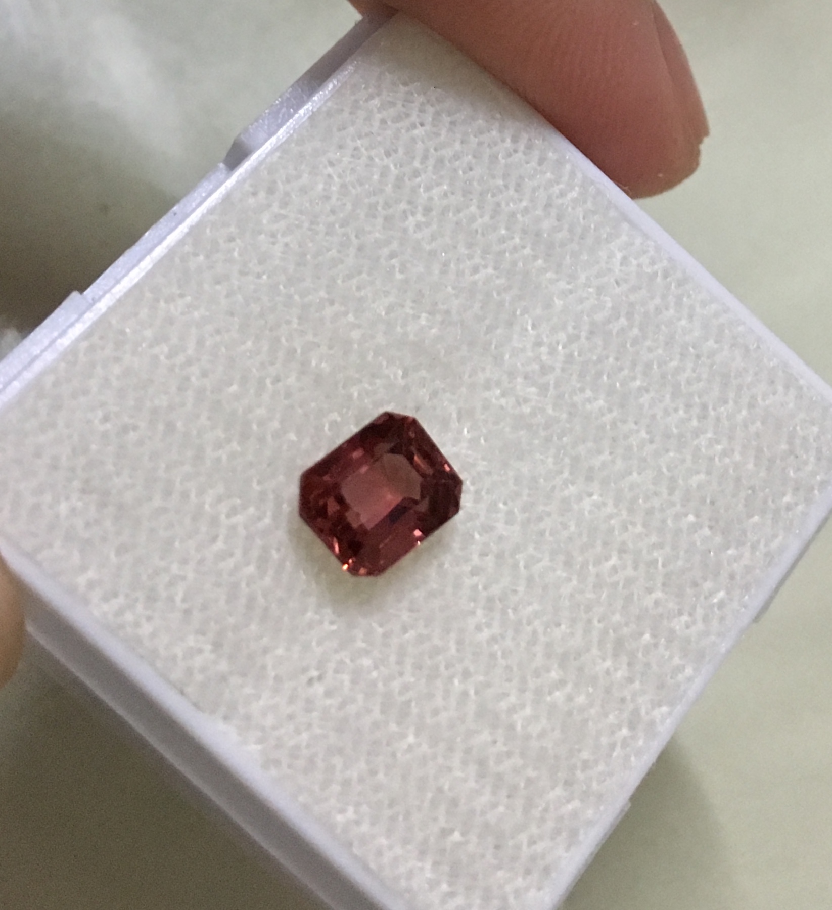 MALAYA GARNET มาลายาการ์เนตแท้ 1.18 กะรัต พลอยดิบเนื้อดี สีสวย ไฟดีมากค่ะ