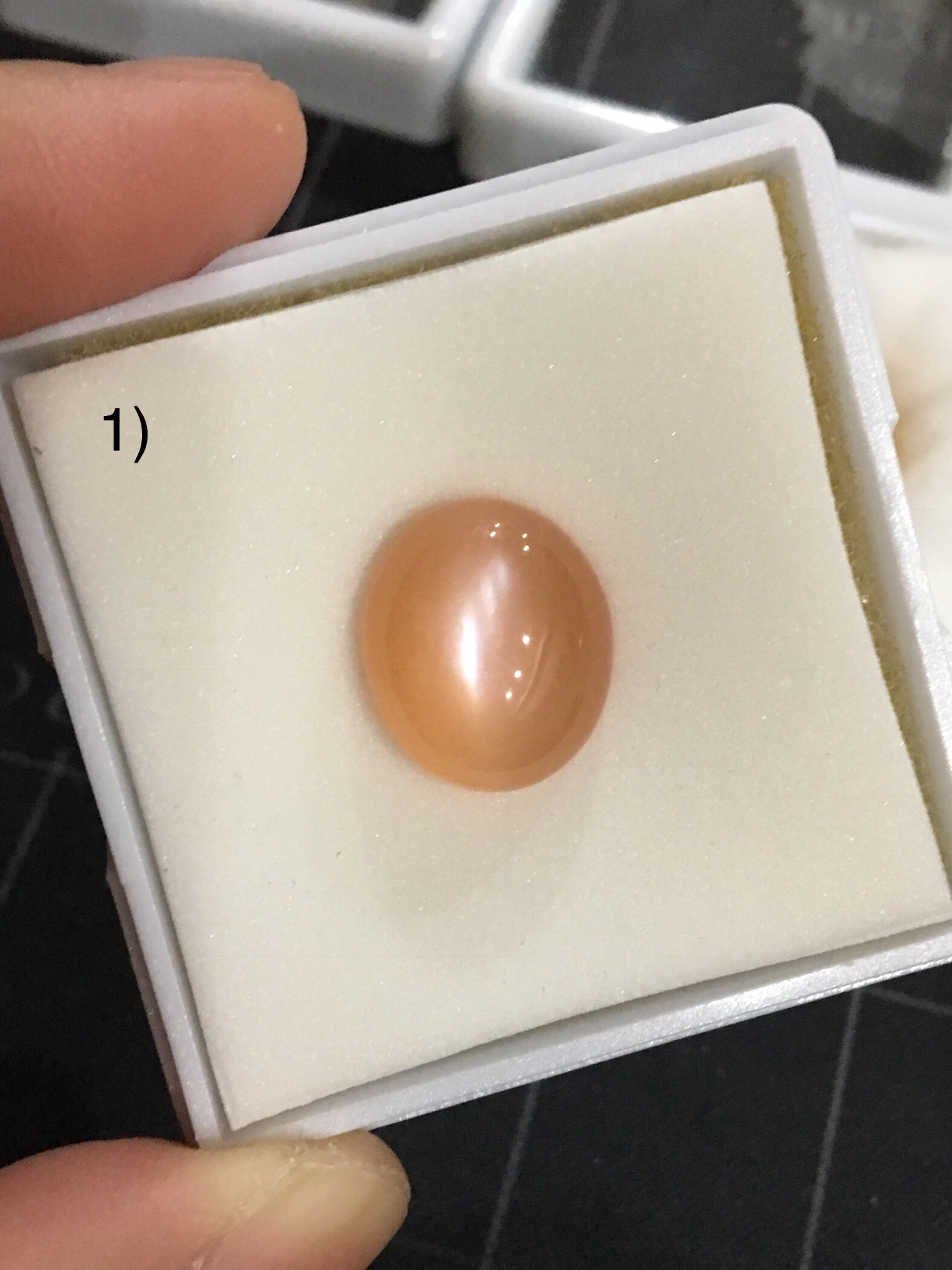 (390 บาททุกกล่อง)มูนสโตนแท้คละสี มีเสน่ห์ ทุกเม็ด ไม่พอใจยินดีคืนเงินจ้า