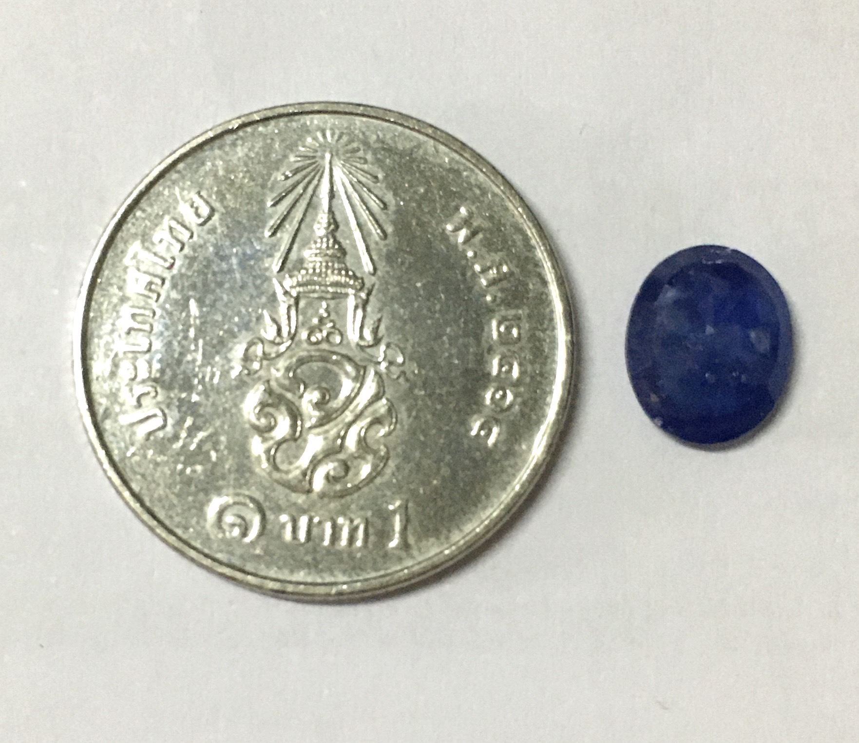 (990 เท่านั้น)ไพลินแท้ 1.5 กะรัต เนื้อแก้ว สีดี เหมาะสำหรับทำแหวนคุณผู้หญิง ไม่พอใจยินดีคืนเงิน