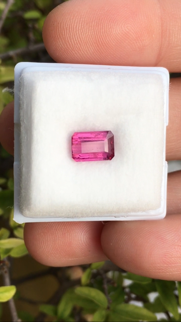 PINK TOURMALINE ทัวร์มาลีนแท้ 1.02 กะรัต พลอยดิบ เชฟสวย ไฟดี สีหวานน่ารักม๊าก