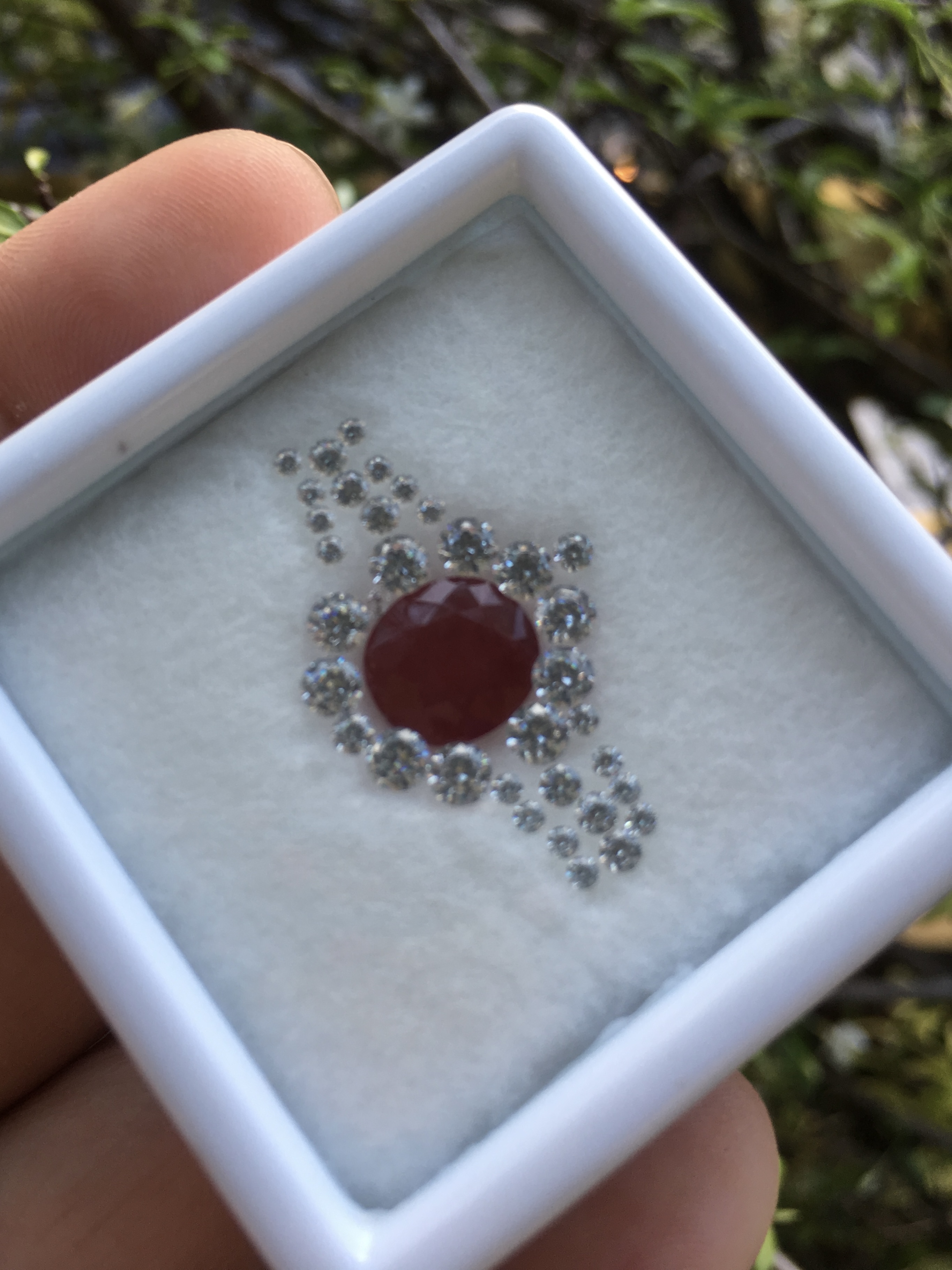 RUBY ทับทิมแท้ 2.79 กะรัต สีแดงสดฉ่ำมาก ฟรี เพชรcz เกรดสวย จัดชุดสำหรับทำแหวนไปเลยจ้า