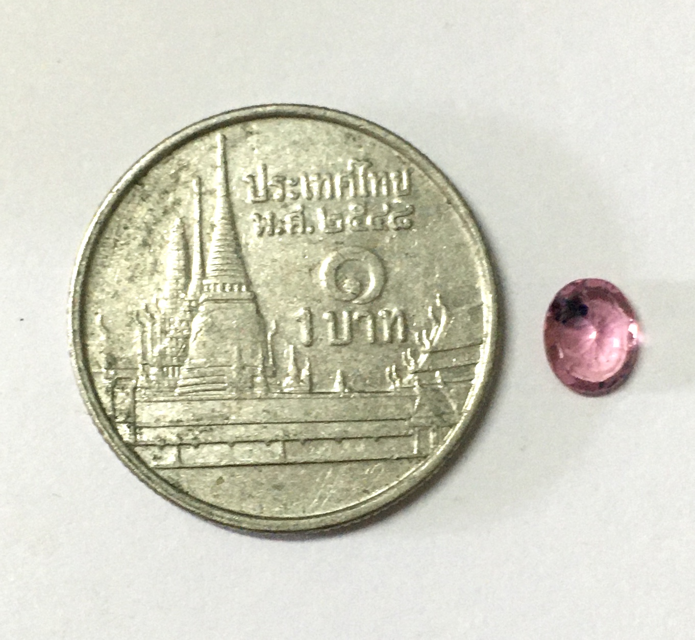 PINK SAPPHIRE พิ๊งค์แซฟไฟร์แท้ 0.54 กะรัต พลอยเนื้อใส สีสวย มีตำหนิเฉพาะตัว สำหรับสายสะสมของสวยแปลก