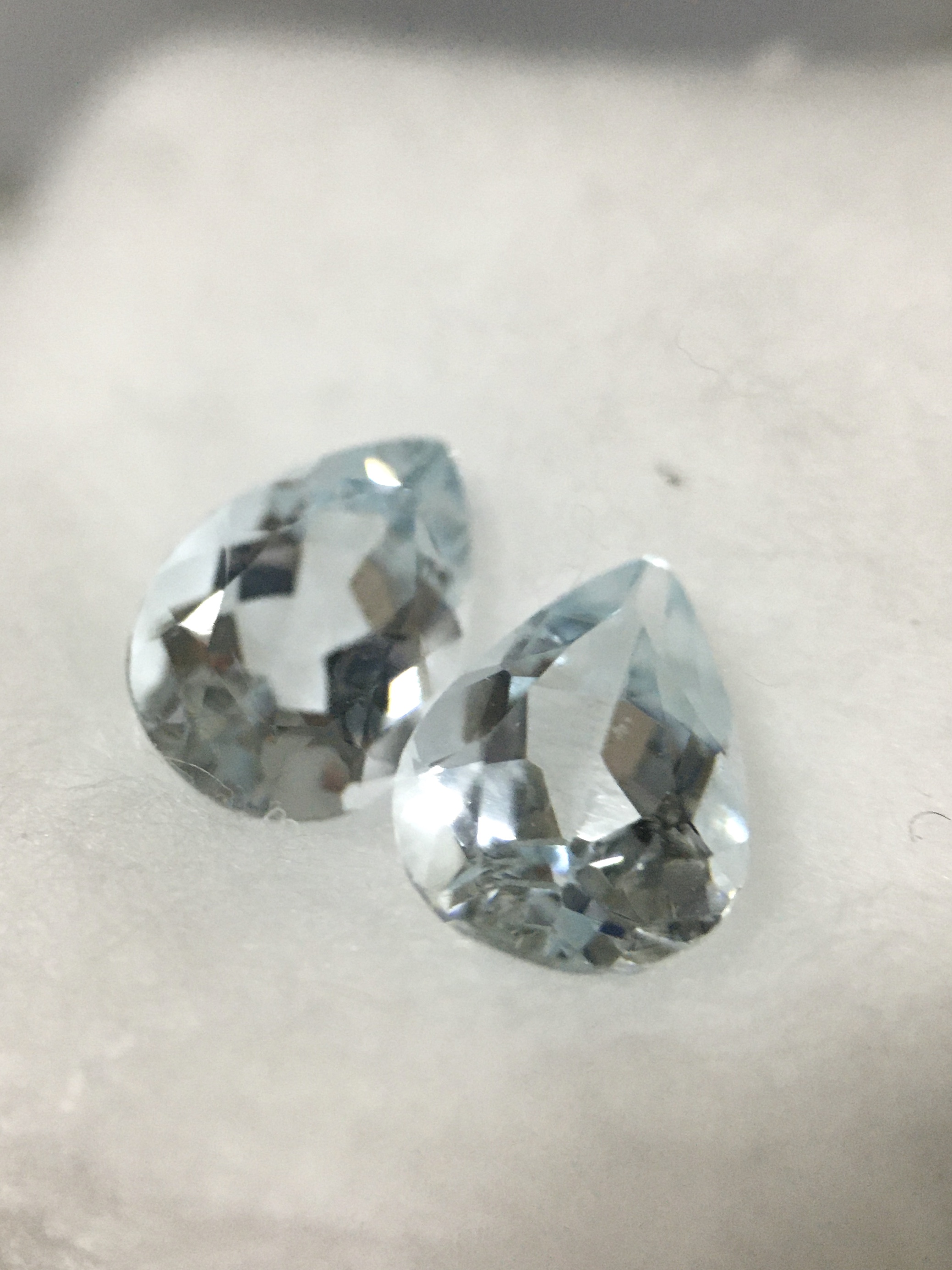 AQUAMARINE อความารีนแท้ 2 เม็ด 1.18 กะรัต ทรงหยดน้ำ เนื้อใส ไฟดี สีฟ้าอ่อนใส หวานม๊าก