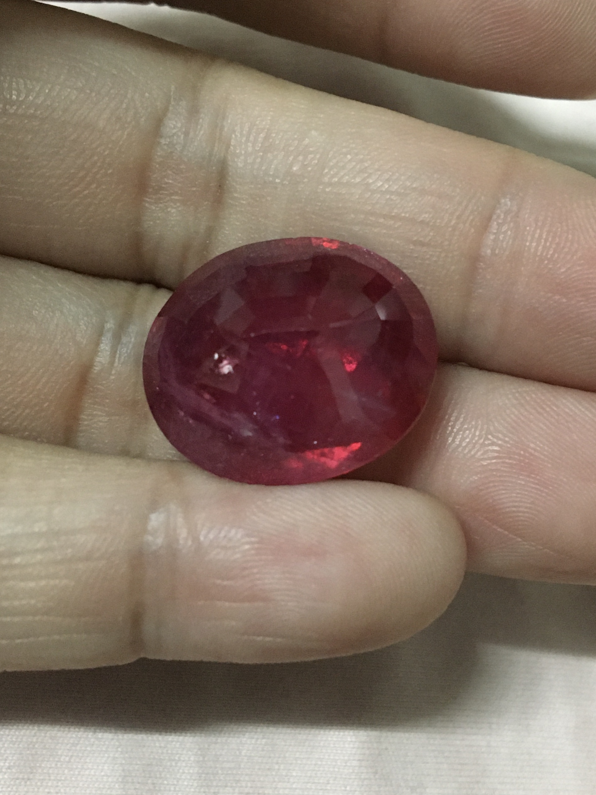 (New arrival)ทับทิมแท้ เจียรเหลี่ยม เม็ดโต 26 กะรัต สีแดงสด ไฟดี ไม่พอใจยินดีคืนเงิน