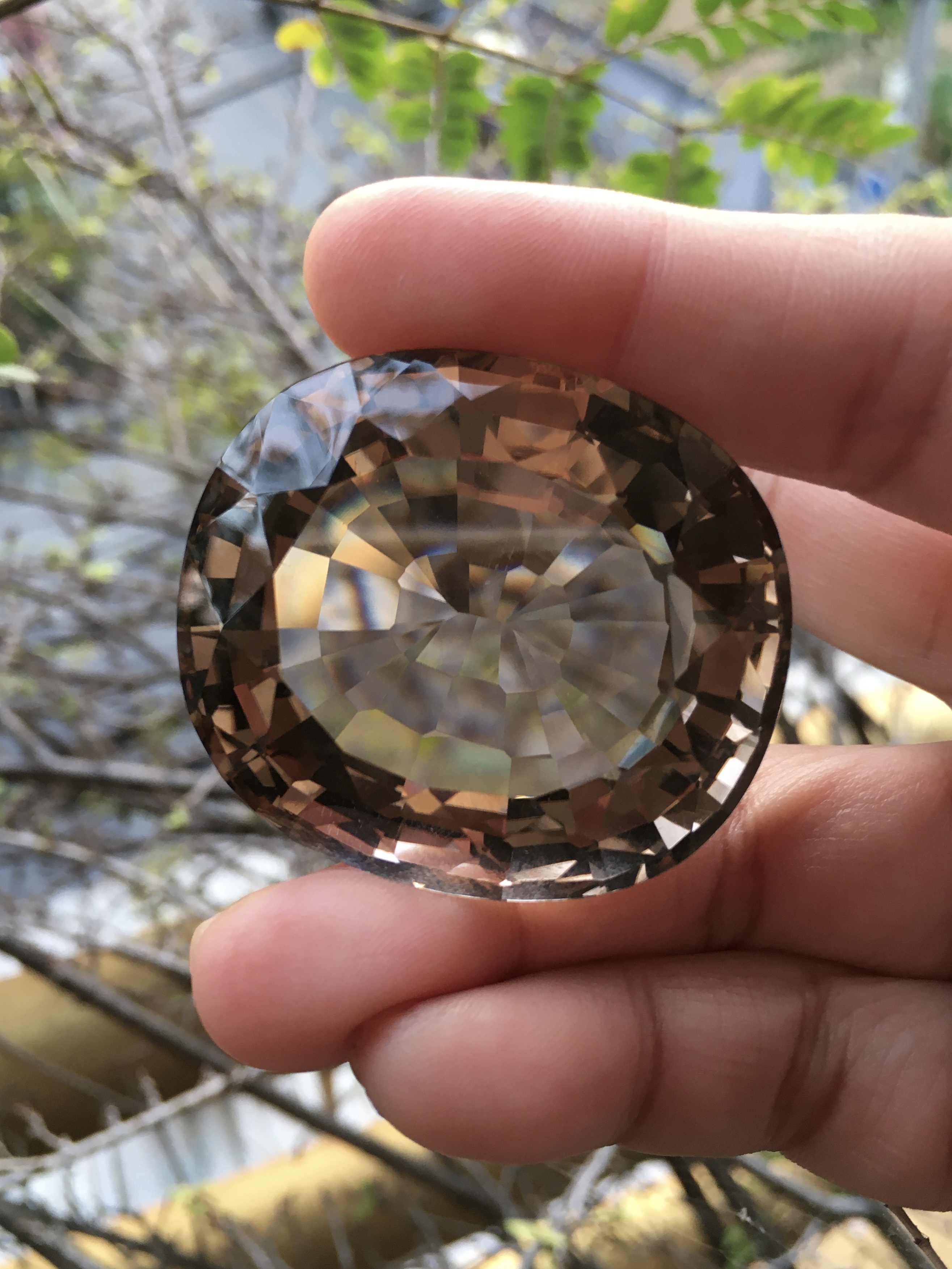 (ไซส์ยักษ์ สวยจัด ) สโมคกี้ควอทซ์ โคลนนิ่ง 208.75 กะรัต พลอยเนื้อควอทซ์สังเคราะห์ สวยเหมือนไร้ที่ติ ไฟดีม๊าก