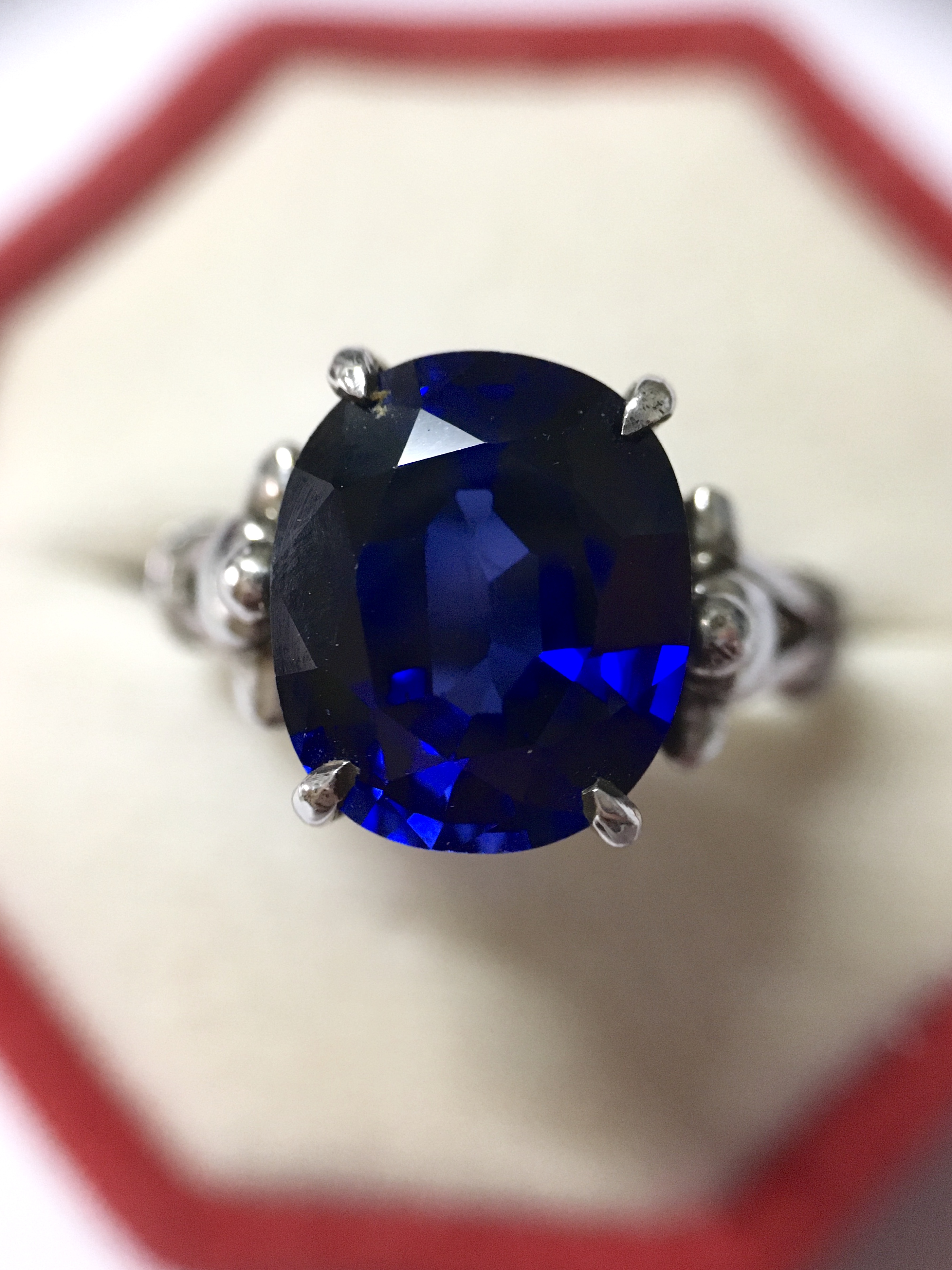 (สวยมาก) แหวนไพลิน โคลนนิ่ง สีน้ำเงินกำมะหยี่ เม็ดโต เนื้อใส น้ำสวยลึก สวยเหมือน ไม่จกตาค่ะ