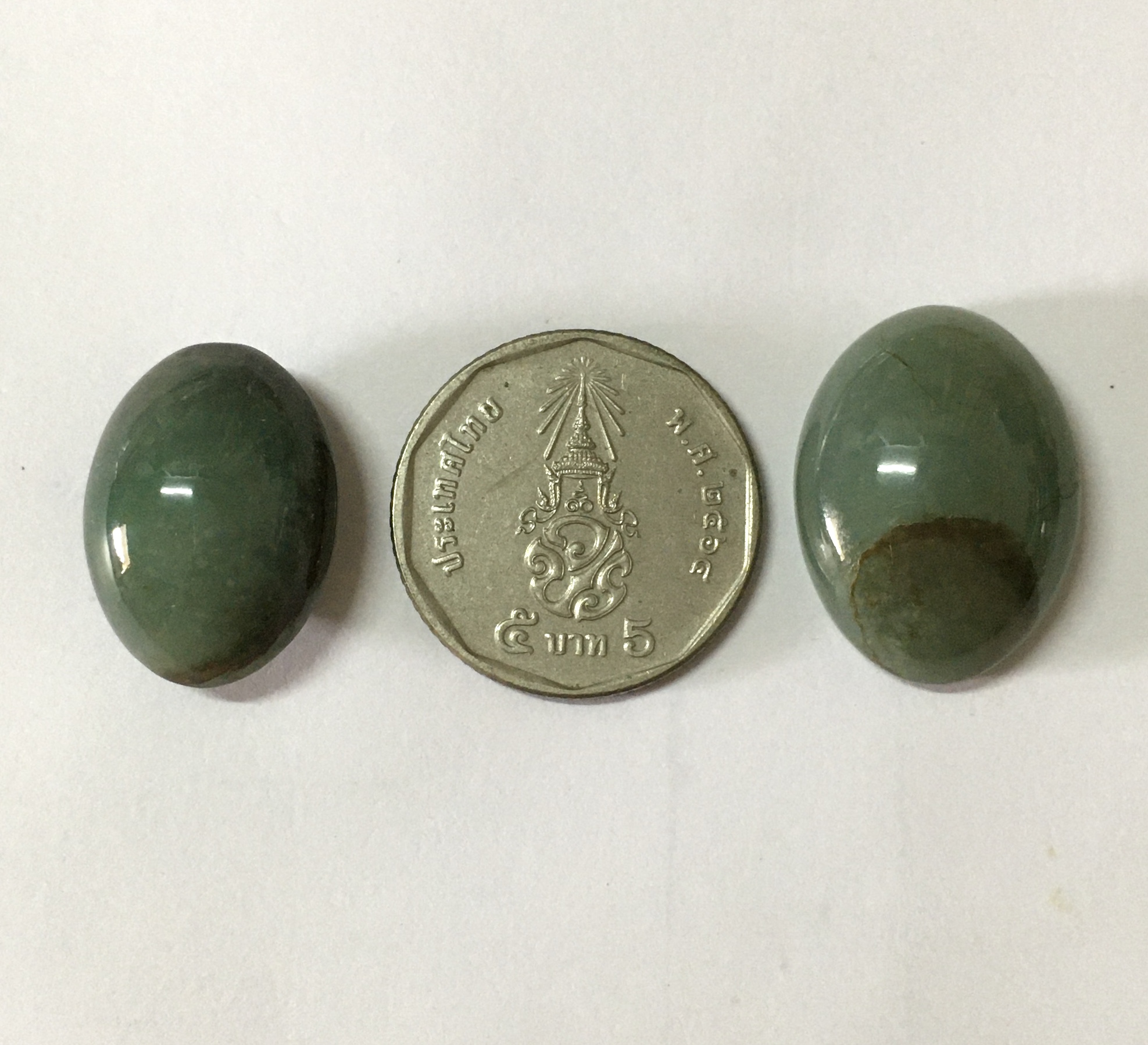 (Big size) JADE หยกแท้ 30 กะรัต และ 36 กะรัต ไซส์ใหญ่เนื้อเนียนสวย มีตำหนิตามภาพค่ะ