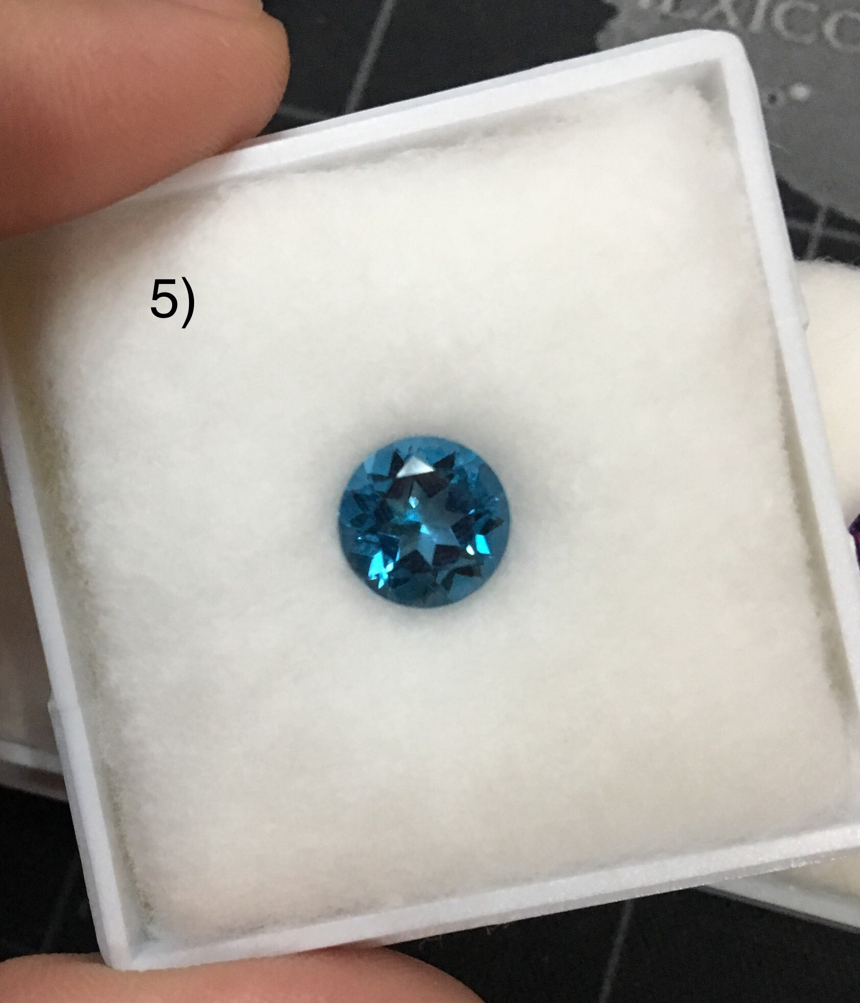 (Hot 590 ทุกกล่องจ้า) พลอยเนื้ออ่อน พลอยใส คละสี พลอยแท้ทุกเม็ด ไม่พอใจยินดีคืนเงินค่ะ