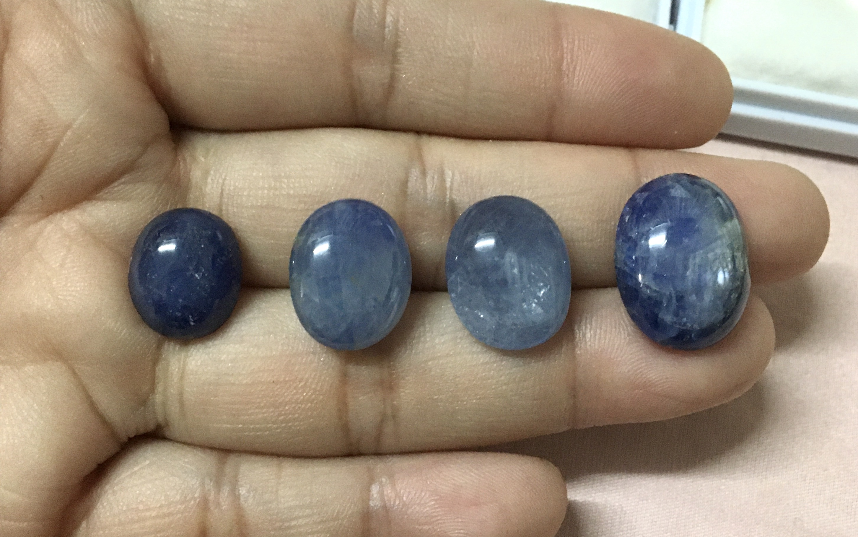 (เริ่มต้น 990)ไพลินแท้ นิหร่า สีหวาน เนื้อดี คละสีคละไซส์ พลอยสวย ไม่พอใจยินดีคืนเงิน