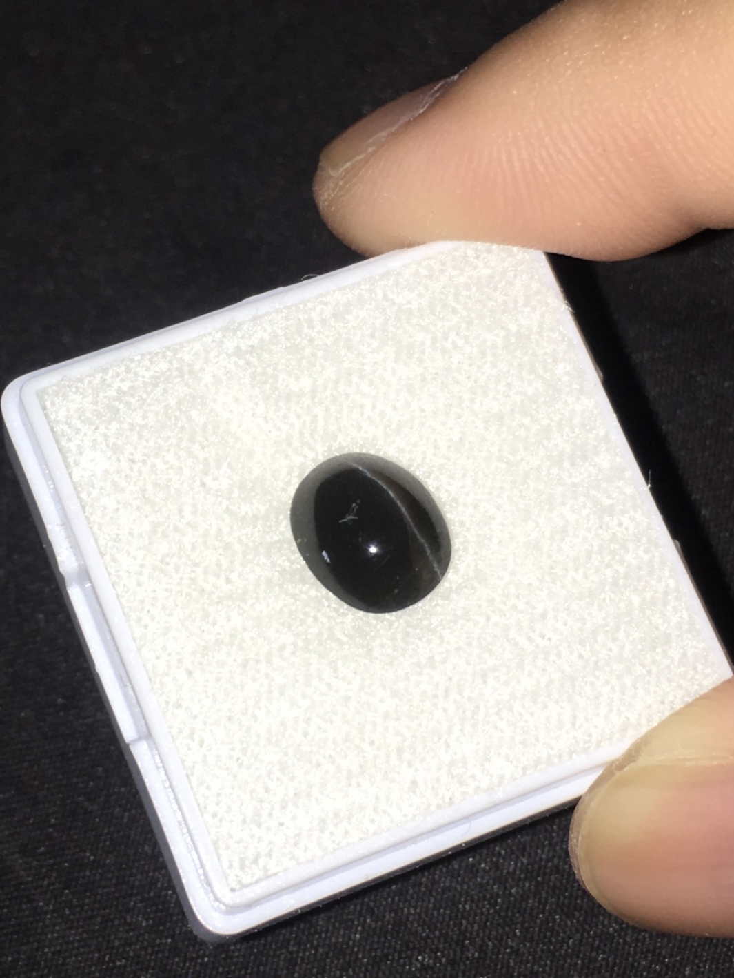 SCAPOLITE CAT’S EYE พลอยตาแมว แท้ 2.1 กะรัต สีดำสนิท เส้นตาคมบาง มีเสน่ห์มากๆค่ะ