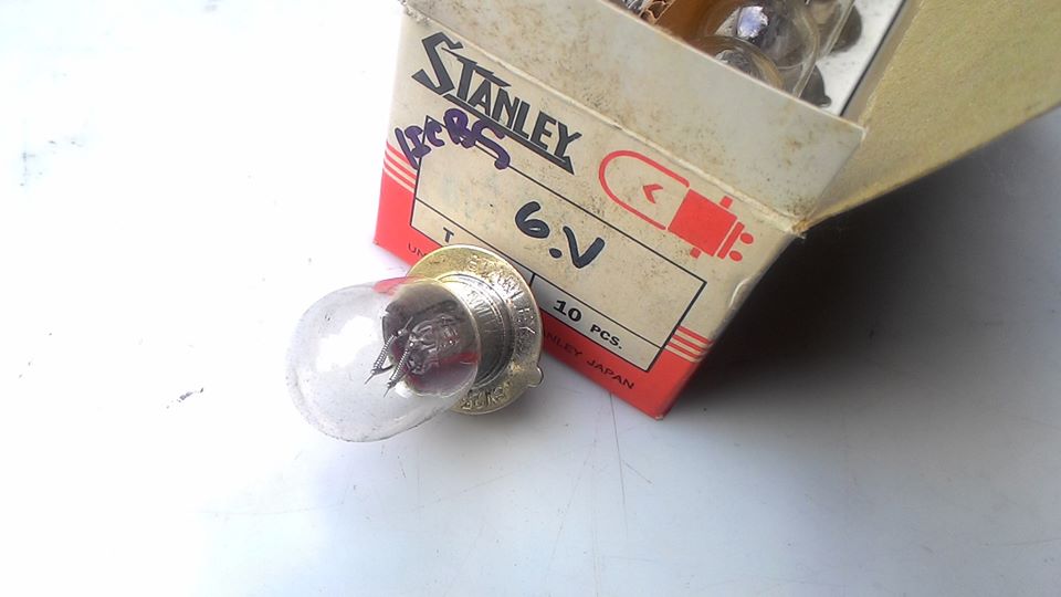 หลอดไฟหน้าแป้นเล็ก Stanley 6-12 V 25 W
