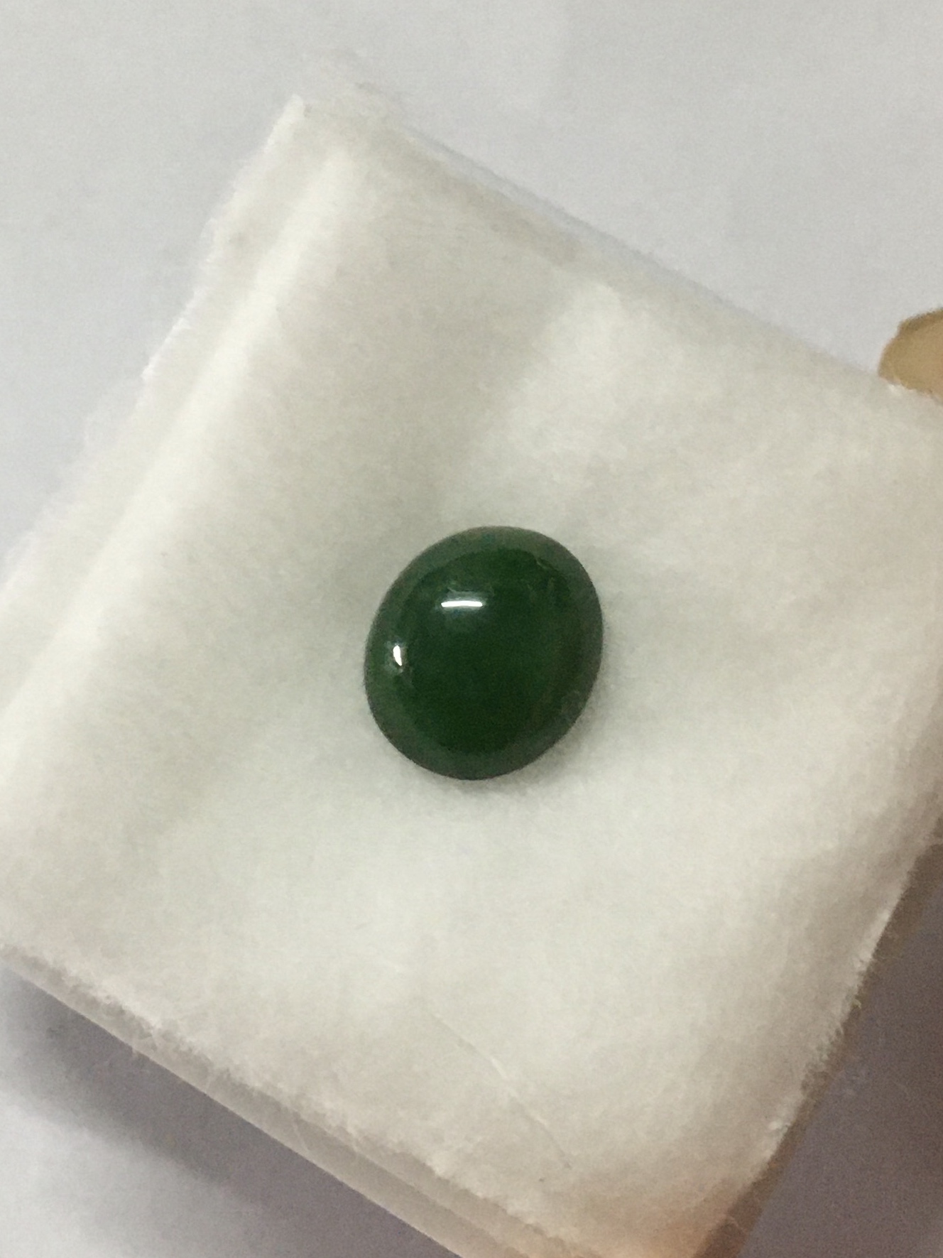 JADE หยกแท้ 3.15 กะรัต หยกพม่าสีสวยจัด เนื้อปัดเงาสวย ขนาดกำลังดี