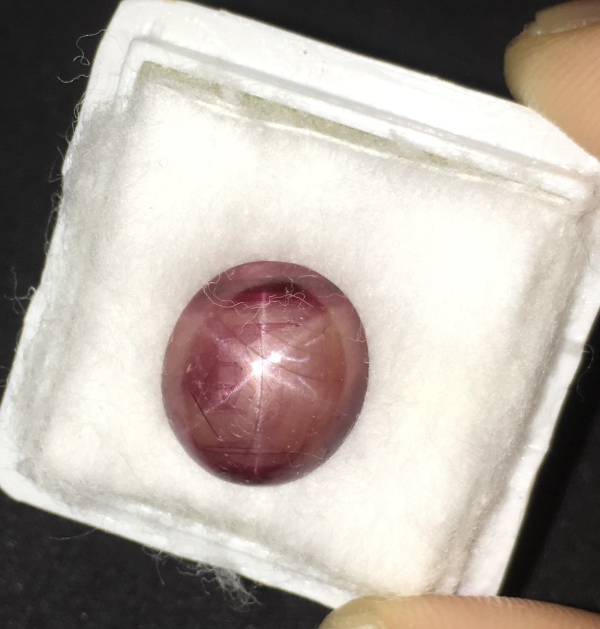 STAR RUBY ทับทิมสตาร์แท้ 8.55 กะรัต สีแดง หน้าสว่าง ขาชัดสวย เม็ดใหญ่สวย