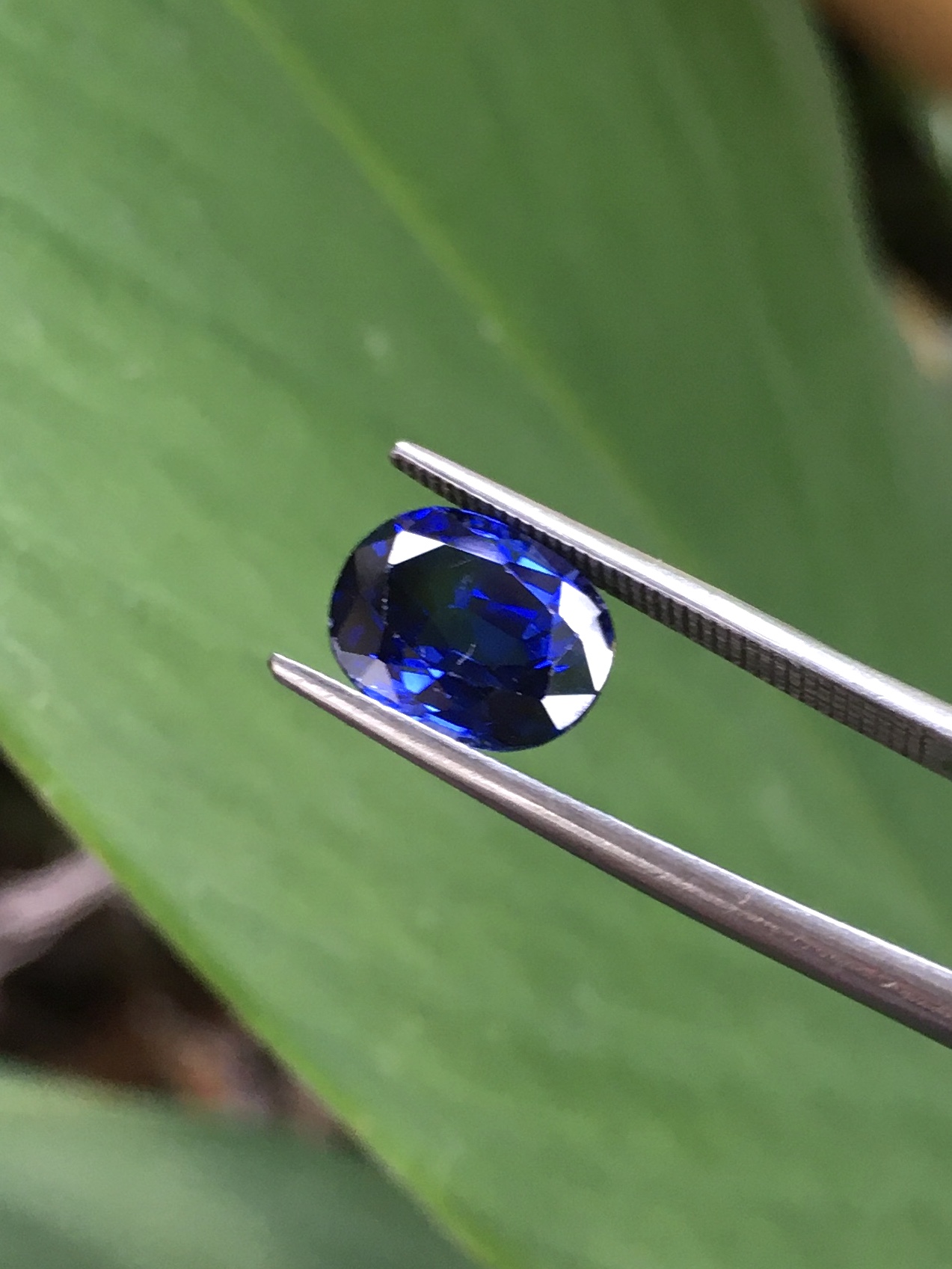 SYNTHETIC BLUE SAPPHIRE ไพลินสังเคราะห์ 2.9 กะรัต สีน้ำเงินกำมะหยี่สวย ขนาดกำลังดี