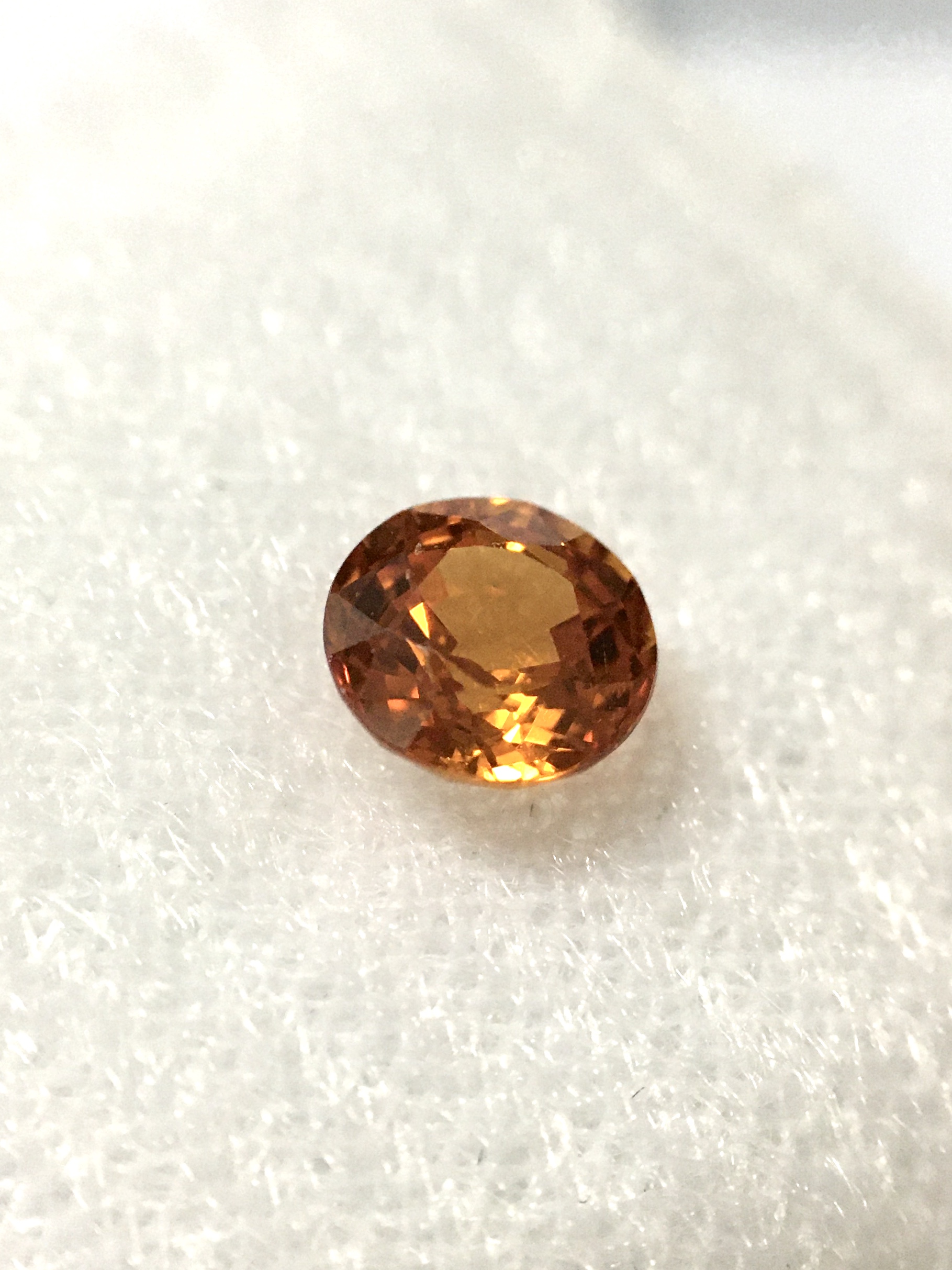 SPESSARTITE สเปซซาไทต์แท้ 0.80 กะรัต พลอยดิบ ธรรมชาติ เนื้อสะอาดใส ไฟดีม๊ากกก สีส้มสดสวย