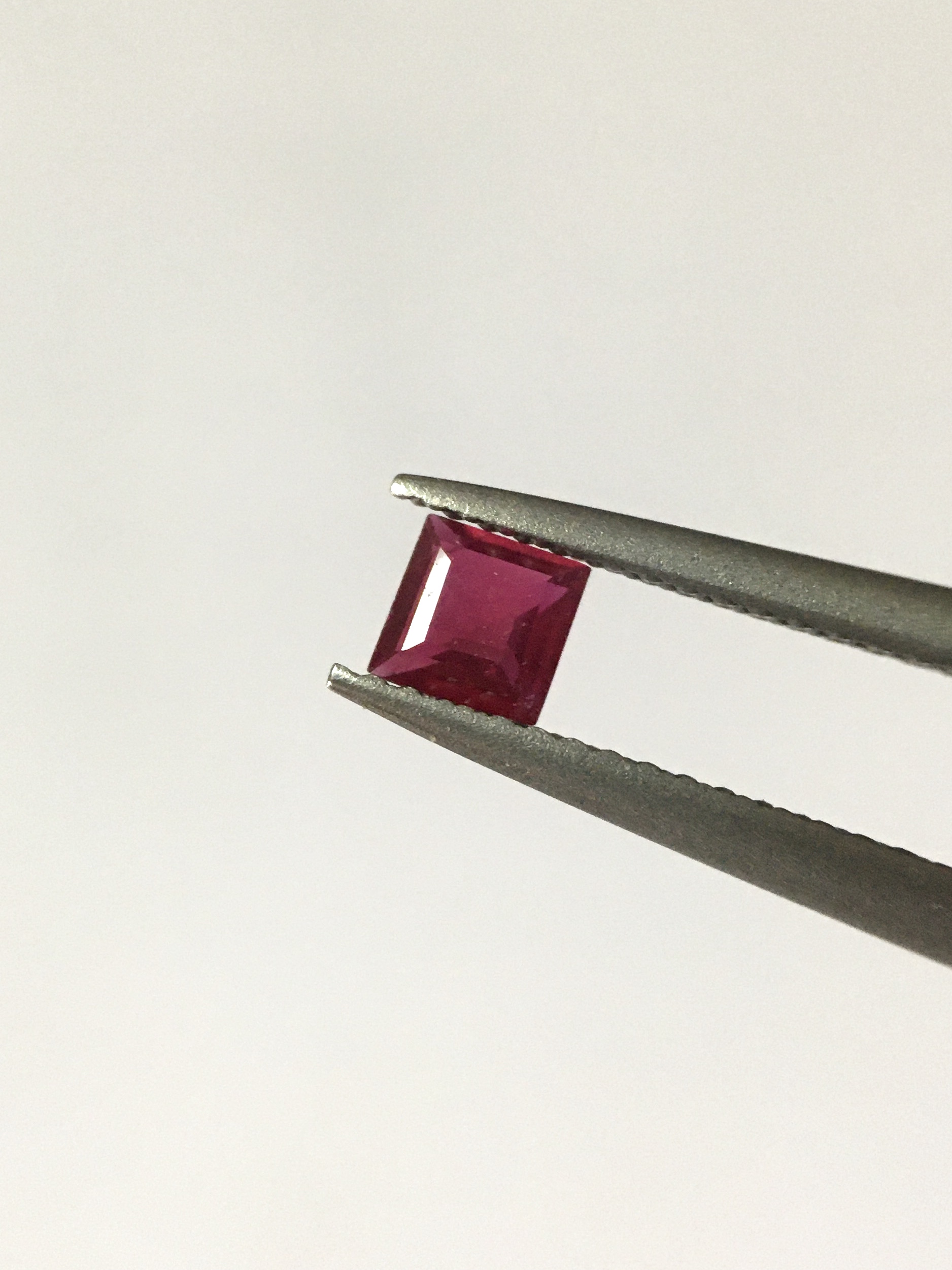 (มาใหม่ค่ะ) ทับทิมแท้ 0.11 กะรัต พลอยพม่าเผาเก่า สีจัด เม็ดเล็กแบบมินิมอลสุดๆ พลอยสวยน่าสะสม ปล.เม็ดเล็กจริงๆนะ