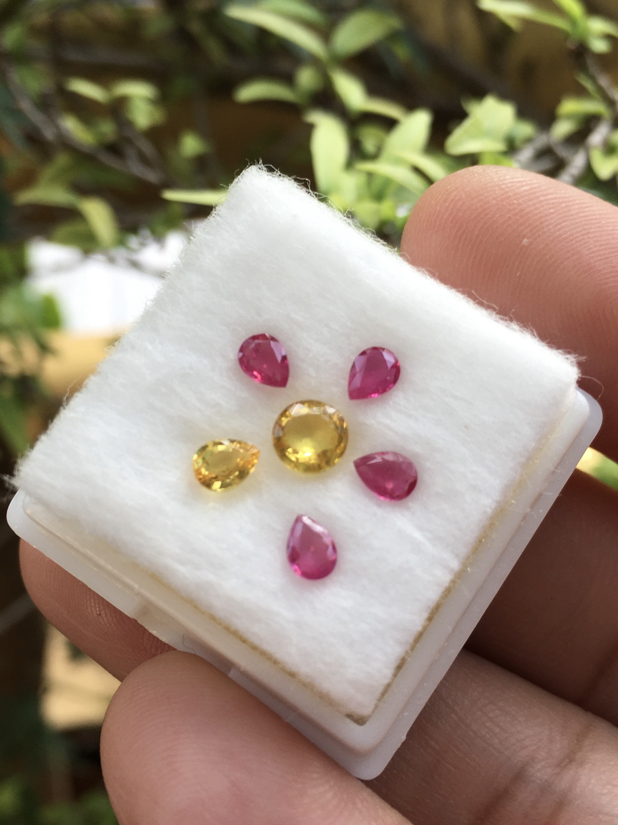 (มินิมอล มินิใจ) บุษราคัม ทับทิม พลอยแท้ 6 เม็ด 1.23 กะรัต แซฟไฟร์เนื้อแข็ง ไฟดี สีจัด เล่นไฟวิบวับ