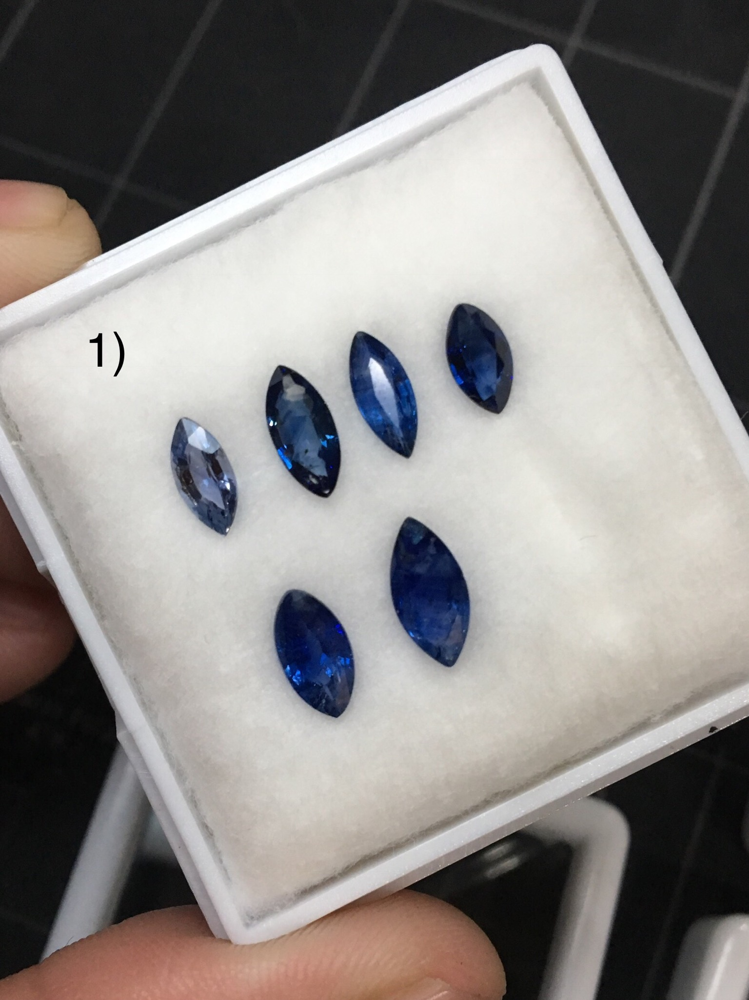 (ไพลินแท้ 990 ทุกกล่อง) ไพลินแท้ คละเชฟ คละไซส์ ราคาพิเศษเว่อร์ๆ ไม่พอใจยินดีคืนเงินจ้า