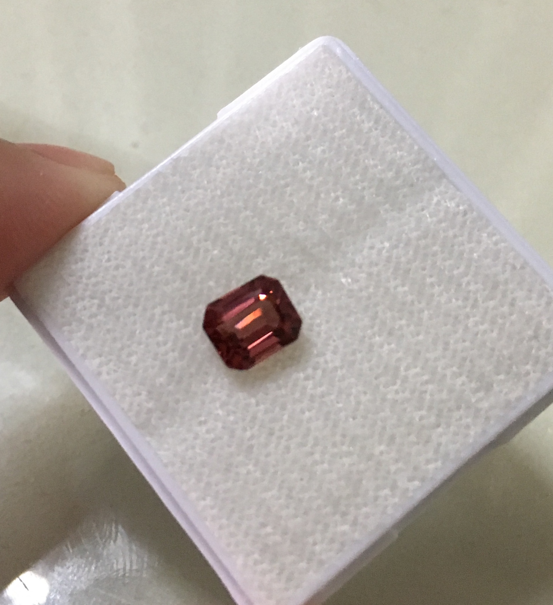 MALAYA GARNET มาลายาการ์เนตแท้ 1.18 กะรัต พลอยดิบเนื้อดี สีสวย ไฟดีมากค่ะ