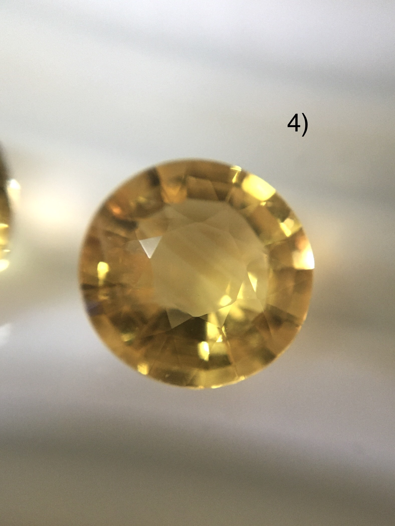 (มาใหม่ค่ะ เม็ดละ 390) ซิทรินแท้ สี light gold 10 เม็ดหนักรวม 38 กะรัต สีทอง หวาน เล่นไฟวิบวับ ไม่พอใจยินดีคืนเงิน