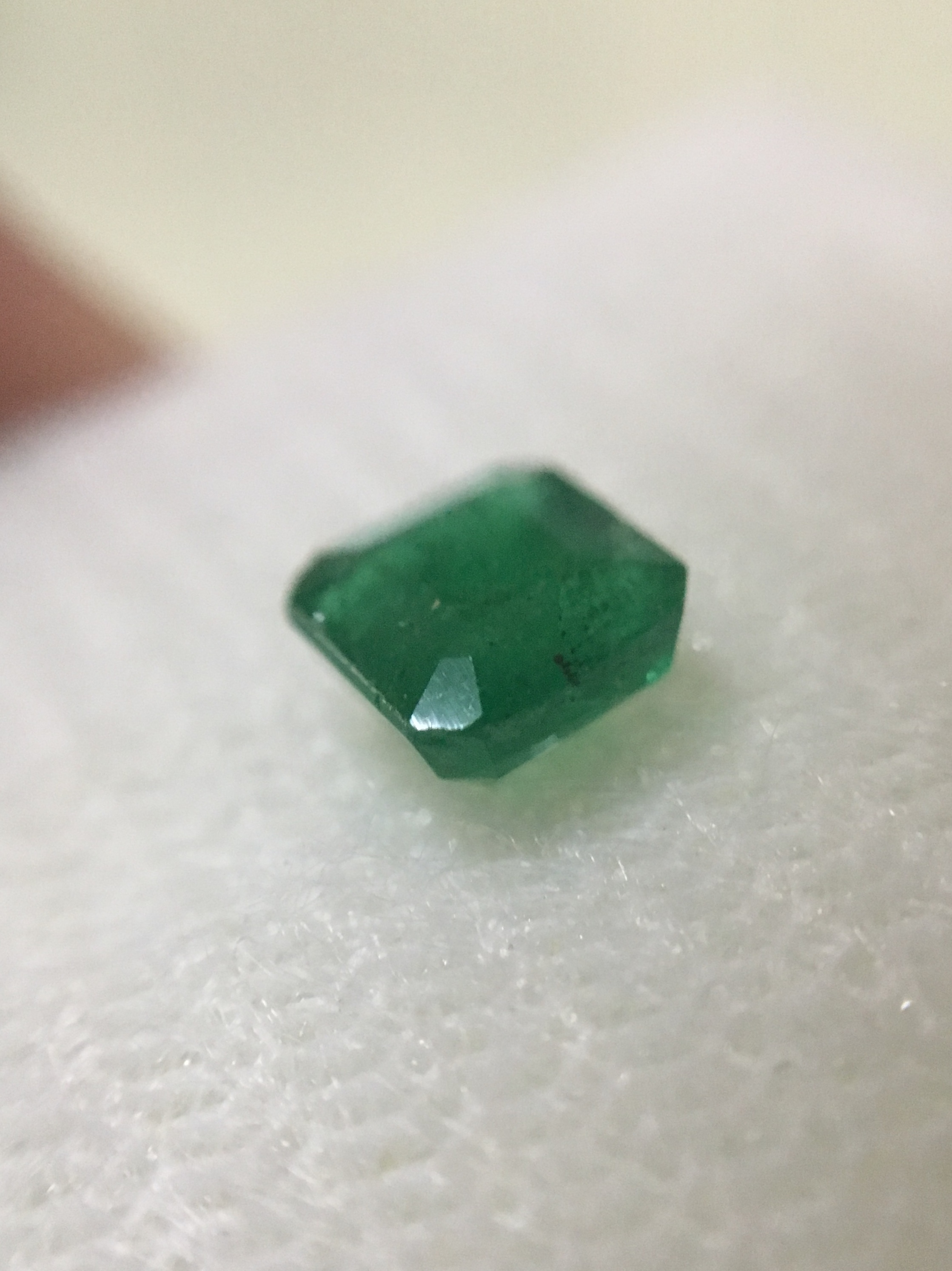 EMERALD มรกตแท้ 0.65 กะรัต พลอยดิบเนื้อดี สีสวย ไฟดีมากค่ะ