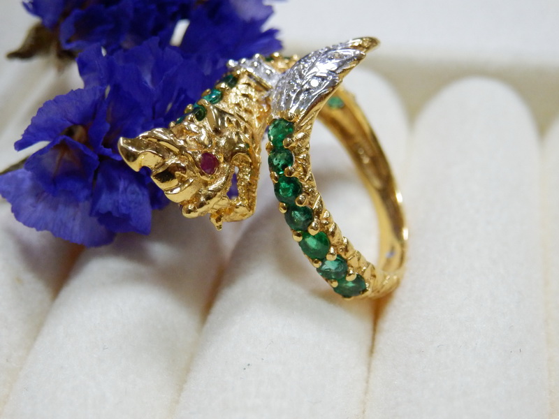 ((ขายแล้ว))PP5304 แหวนพญานาค ประดับมรกตแท้สีเขียวสด ใส่สวยเสริมราศี