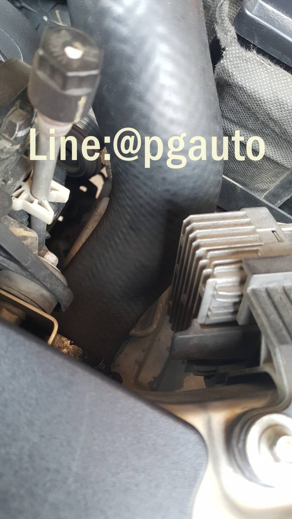 ท่ออินเตอร์คูลเลอร์ข้าง LH FORD RANGER ปี 2012-2014 เครื่อง 2.2 L AT แท้ศูนย์ (1ชิ้น) / รูปจริง