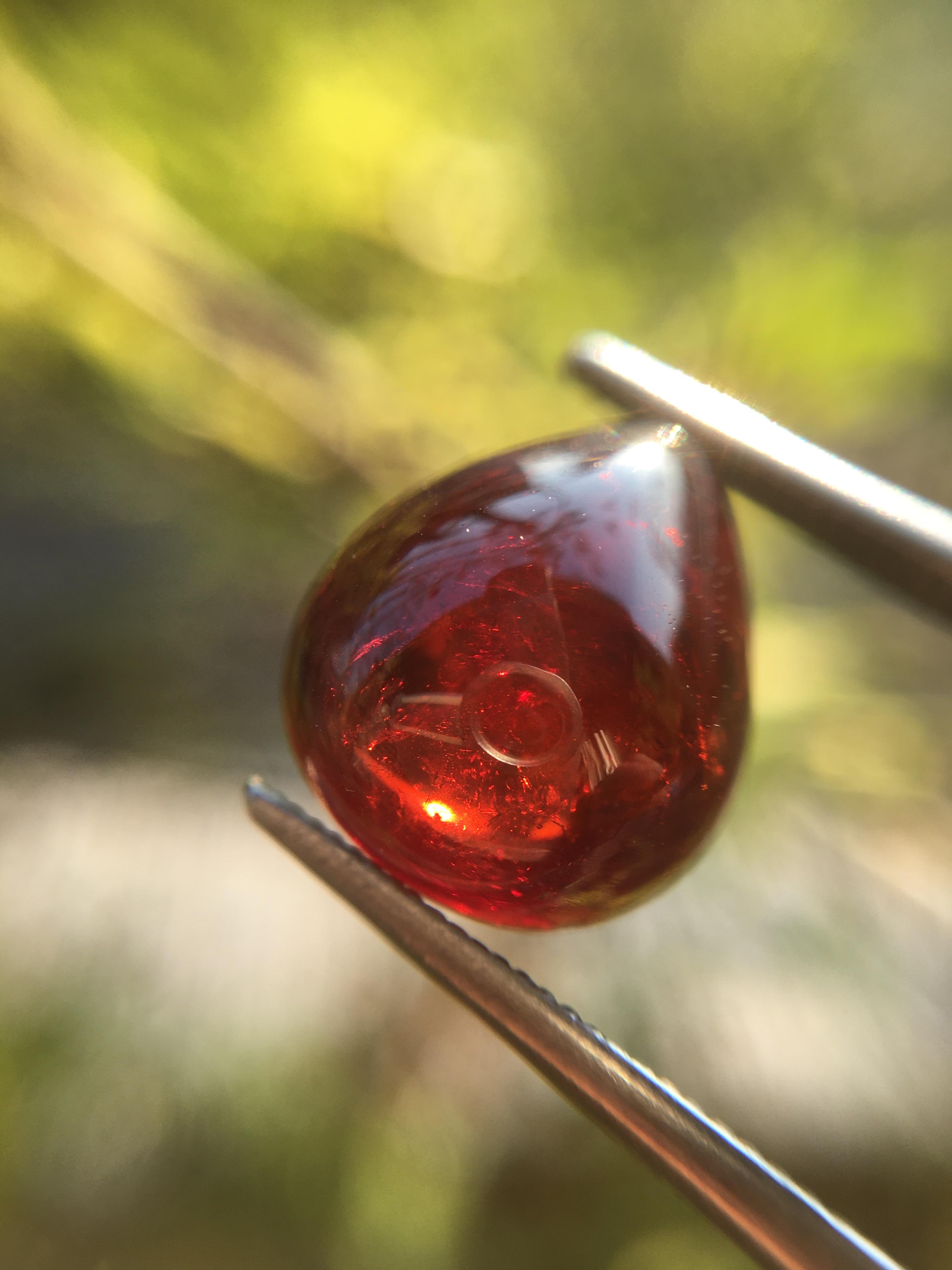 SPESSARTITE สเปซซาไทต์แท้ 6.39 กะรัต ทรงหยดน้ำหลังเบี้ยสีส้มจัด น่ารักมากค่ะ