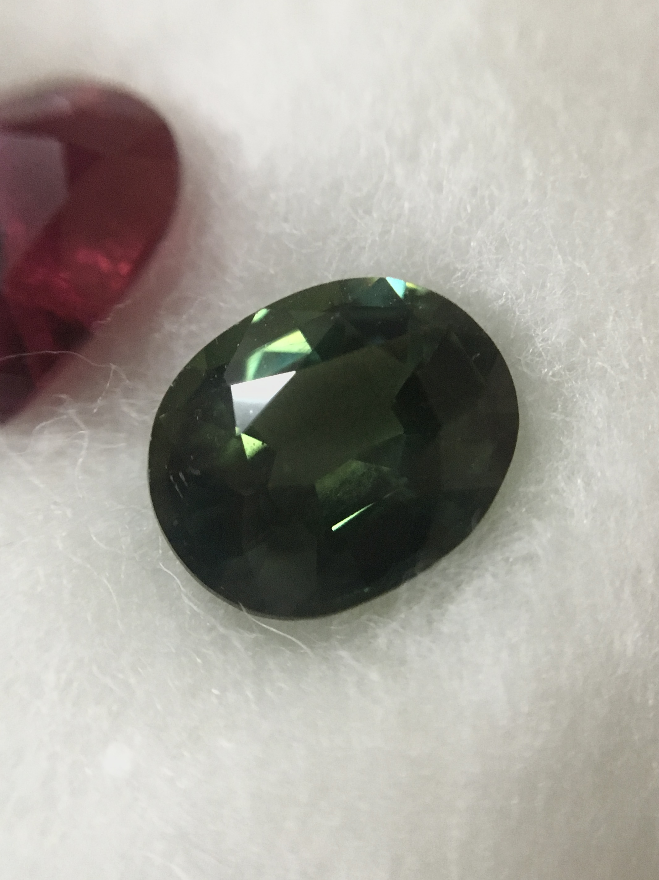 RUBY & GREEN SAPPHIRE ทับทิม 2 กะรัตและ เขียวส่อง 1.47 กะรัต พลอยแท้ สีสวยจัด จับเซตคู่ให้น่ารักๆ ราคาพิเศษค่ะ