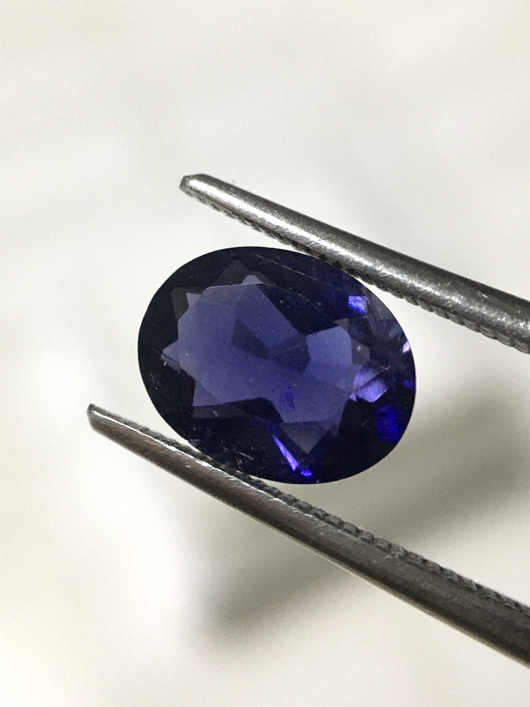 IOLITE ไอโอไลต์ 1.46 กะรัต พลอยแท้ สีน้ำเงินอมม่วง สวยมีเสน่ห์ลึกลับ