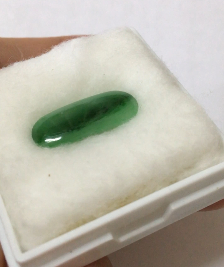 (ลดพิเศษ ทุกเทศกาล)หยกแท้ 5 กะรัต เจียรพิเศษ ทรงสวย เกร๋มากค่ะ ไม่พอใจยินดีคืนเงิน