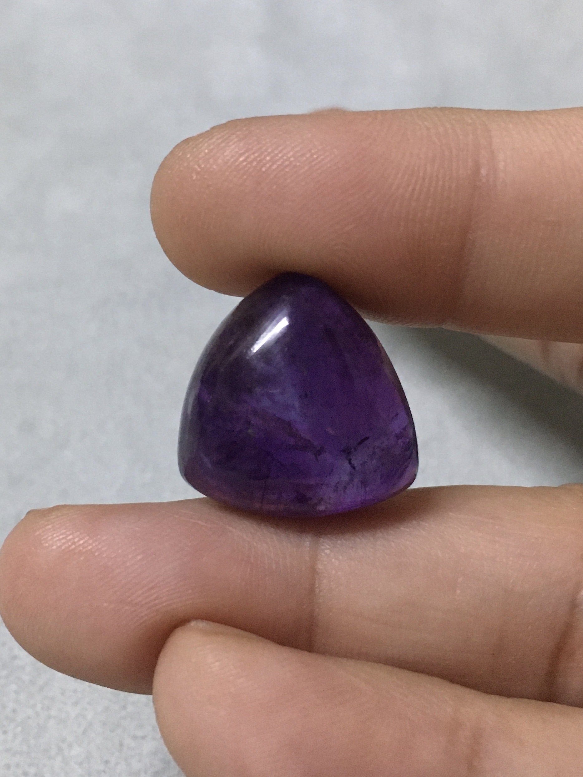 (ของขวัญปีใหม่) AMETHYST อเมทิสต์แท้ 19 กะรัต ทรงทริลเลี่ยน หลังเบี้ย สีสวยเม็ดอวบอ้วง น่ารักมากค่ะ