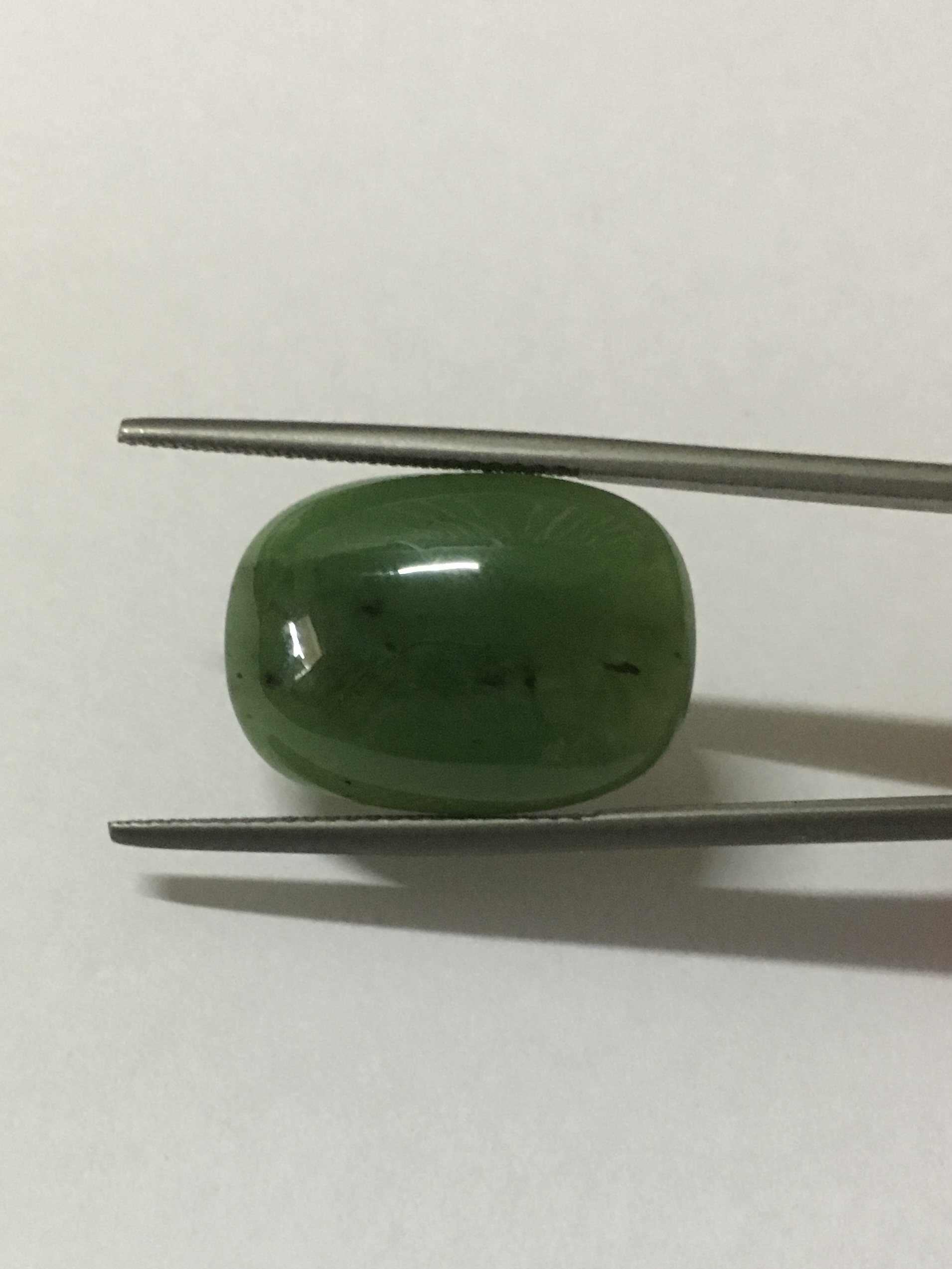 NEPHRITE หยกเนฟไฟรต์ แท้ 15 cts. สีดี เนื้อดี เม็ดโต อ้วนๆ ทรงอูมสวยมากค่ะ