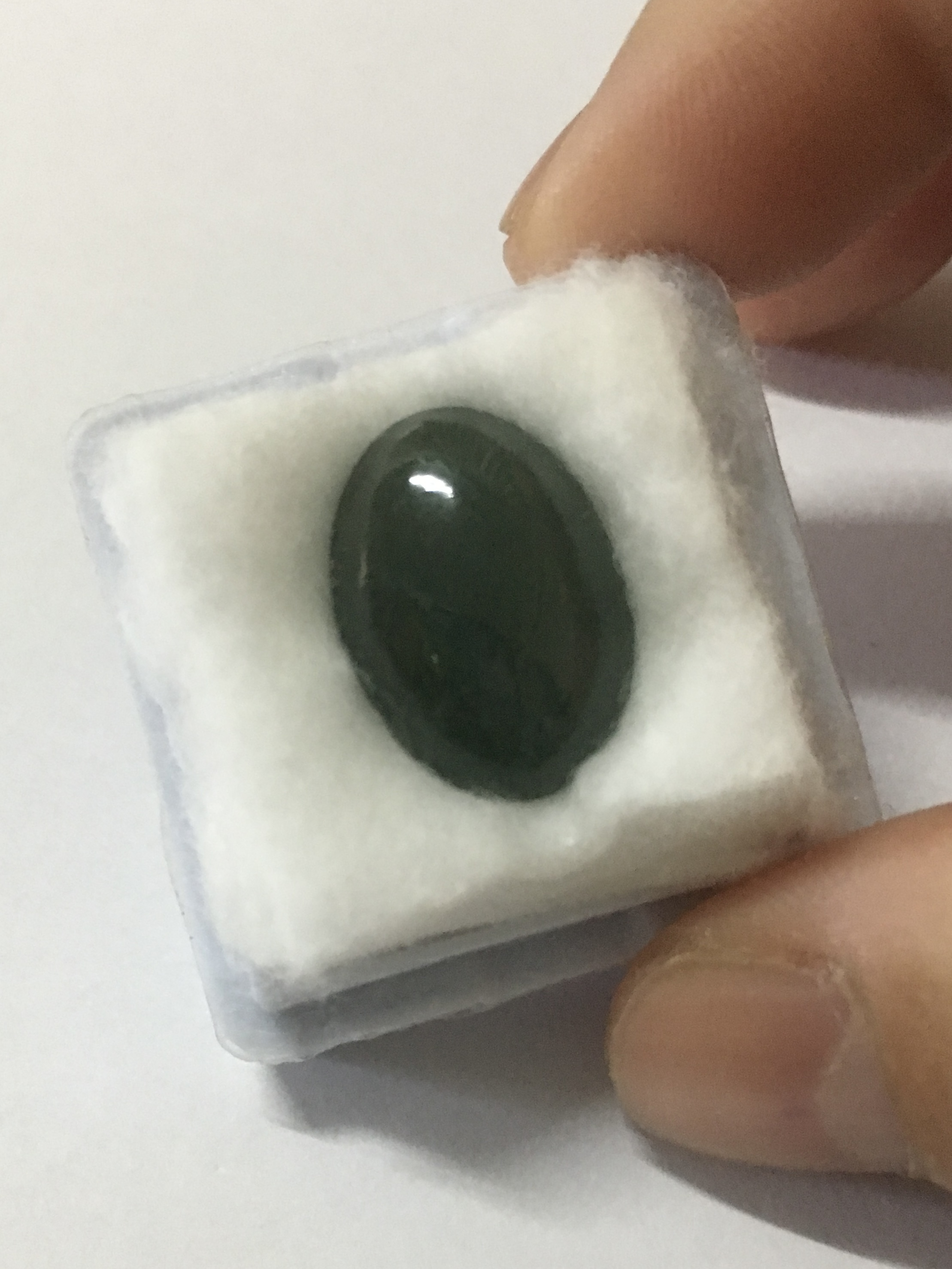 JADEITE หยกแท้ 8.5 cts. Type a เนื้อดี สีสวย ทรงสวย เหมาะทำหัวแหวนมากจ้า