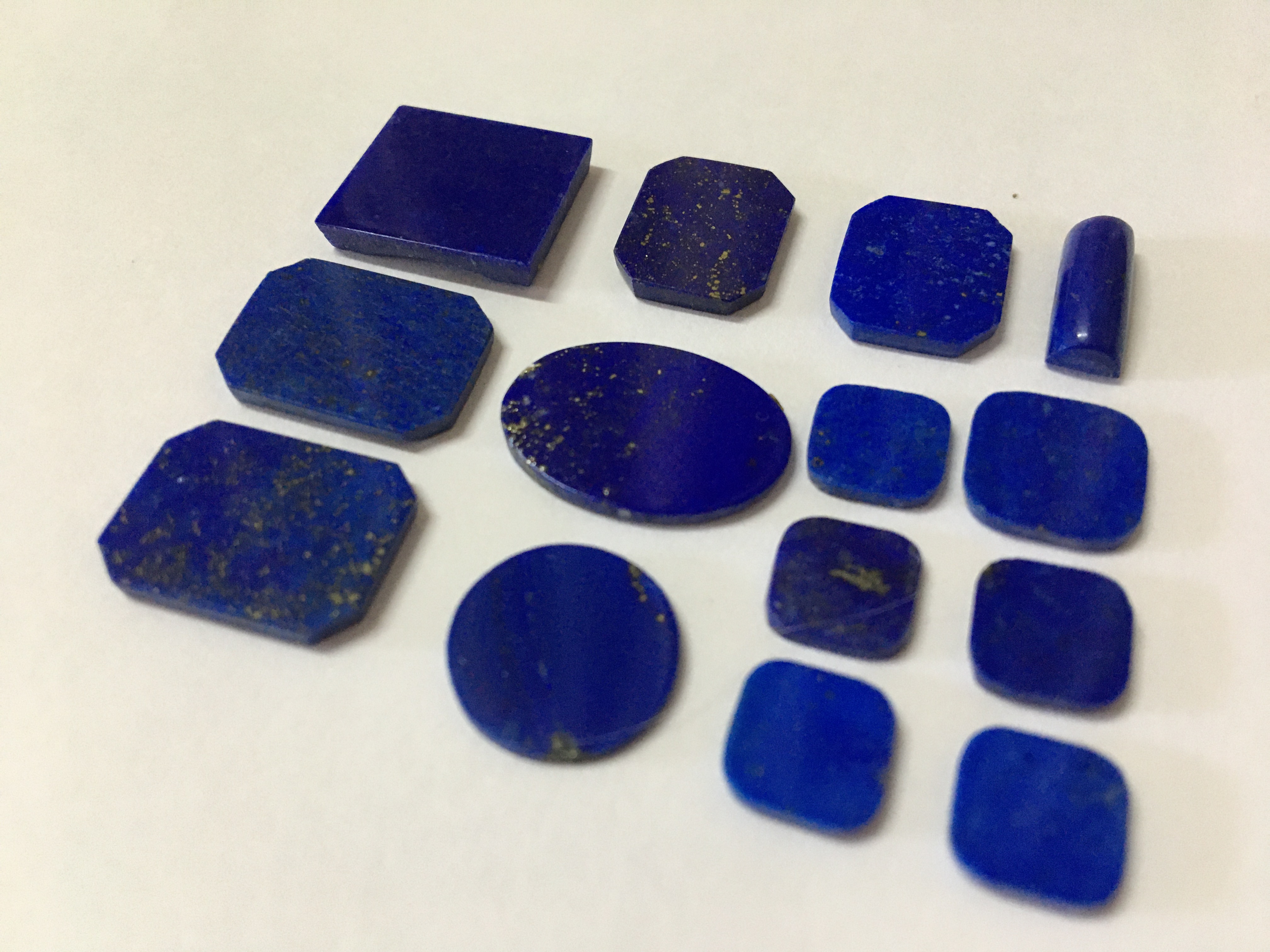 (ลดพิเศษทุกเทศกาล)ลาพิซ ลาซูรี่ แท้ คละเชพ 14 ชิ้น หนักรวม 37 กะรัต เป็นแผ่นแบนปัดเงาหน้าเรียบสวย ไม่พอใจยินดีคืนเงิน