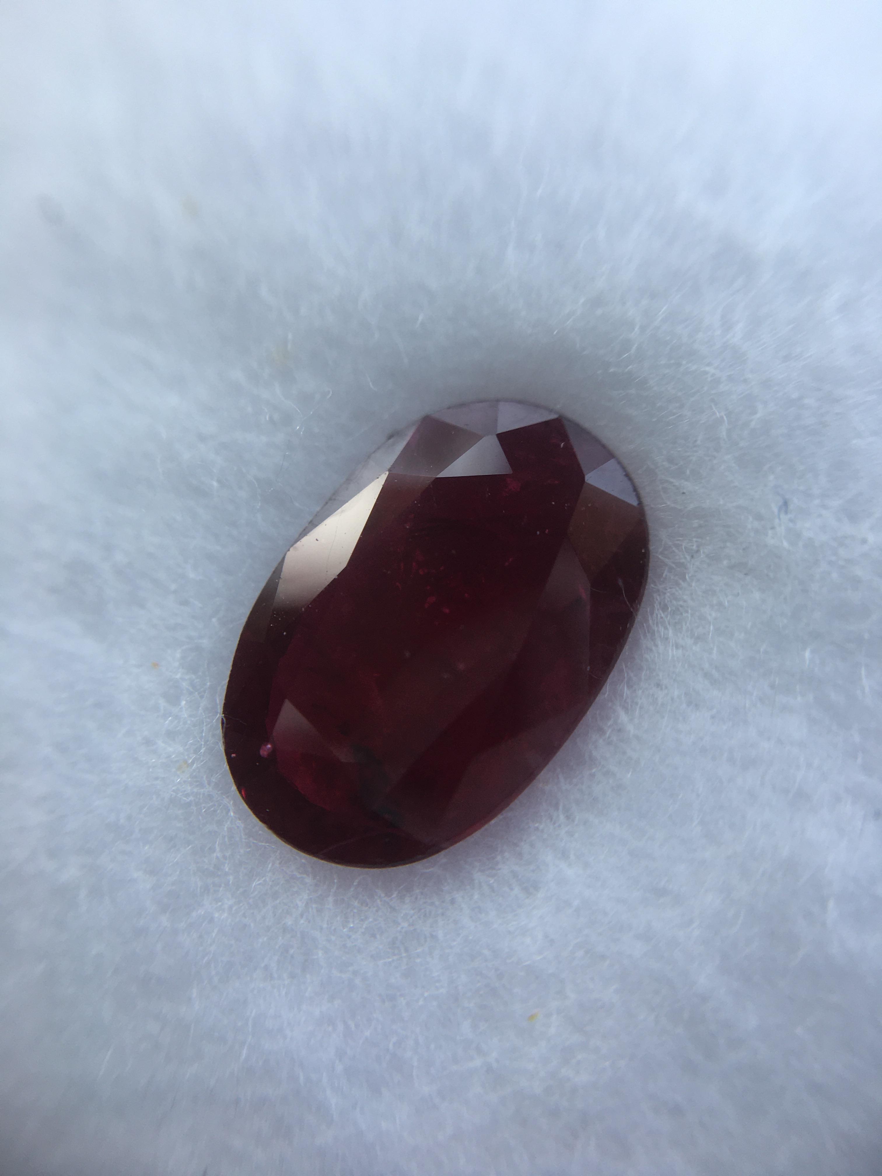 RUBY ทับทิมแท้ 1.51 กะรัต พลอยเนื้อฉ่ำ สีแดงเลือดนก ผิวสวย เหลี่ยมคมกริบ ไฟดีมากค่ะ