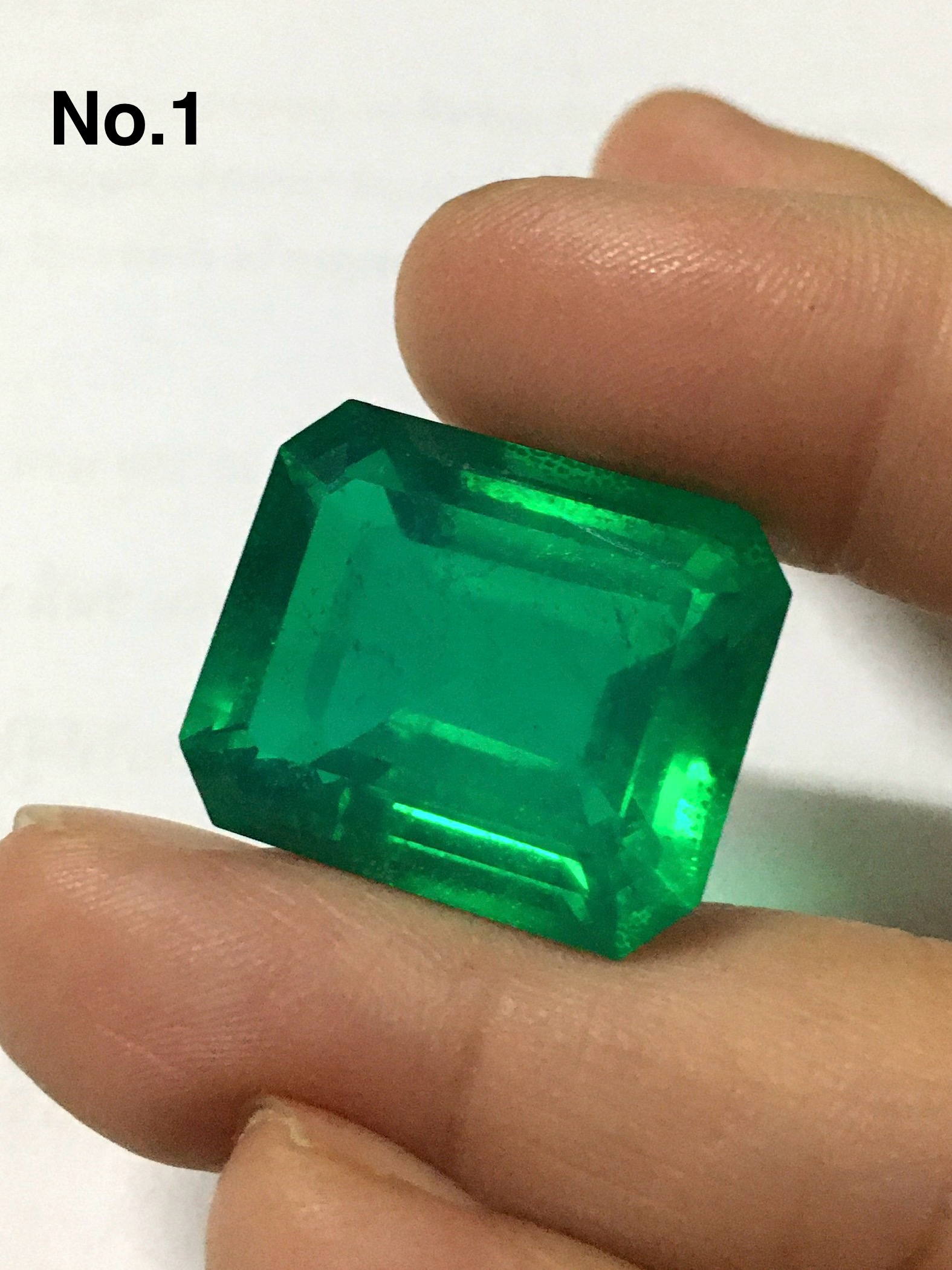 (เริ่มต้น1390 ) มรกต โคลนนิ่ง 2.9 กะรัต เจียรเหลี่ยมมรกต สวยเหมือนของแท้ แม้กระทั่งตำหนิจ้า