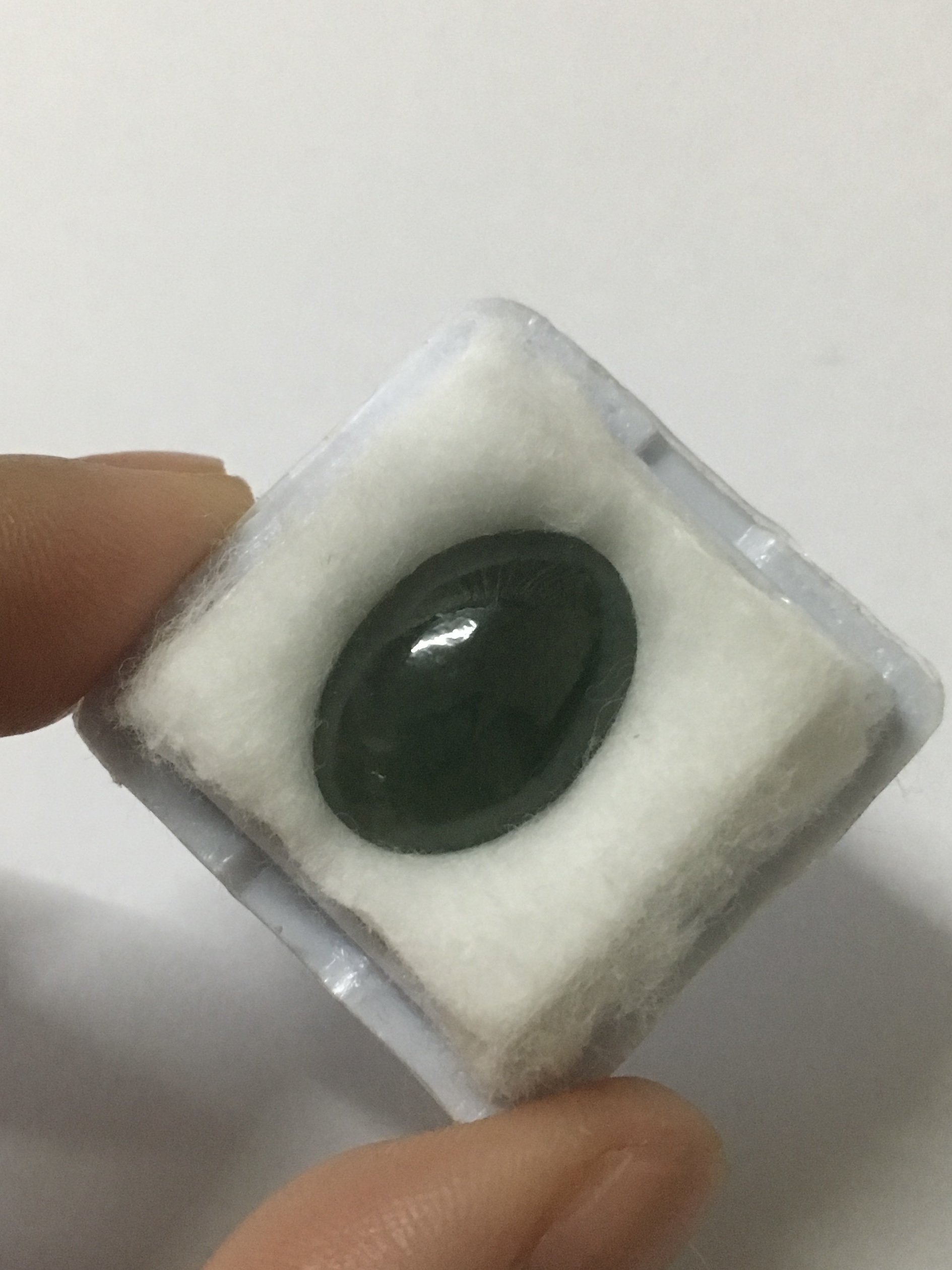 JADEITE หยกแท้ 8.5 cts. Type a เนื้อดี สีสวย ทรงสวย เหมาะทำหัวแหวนมากจ้า