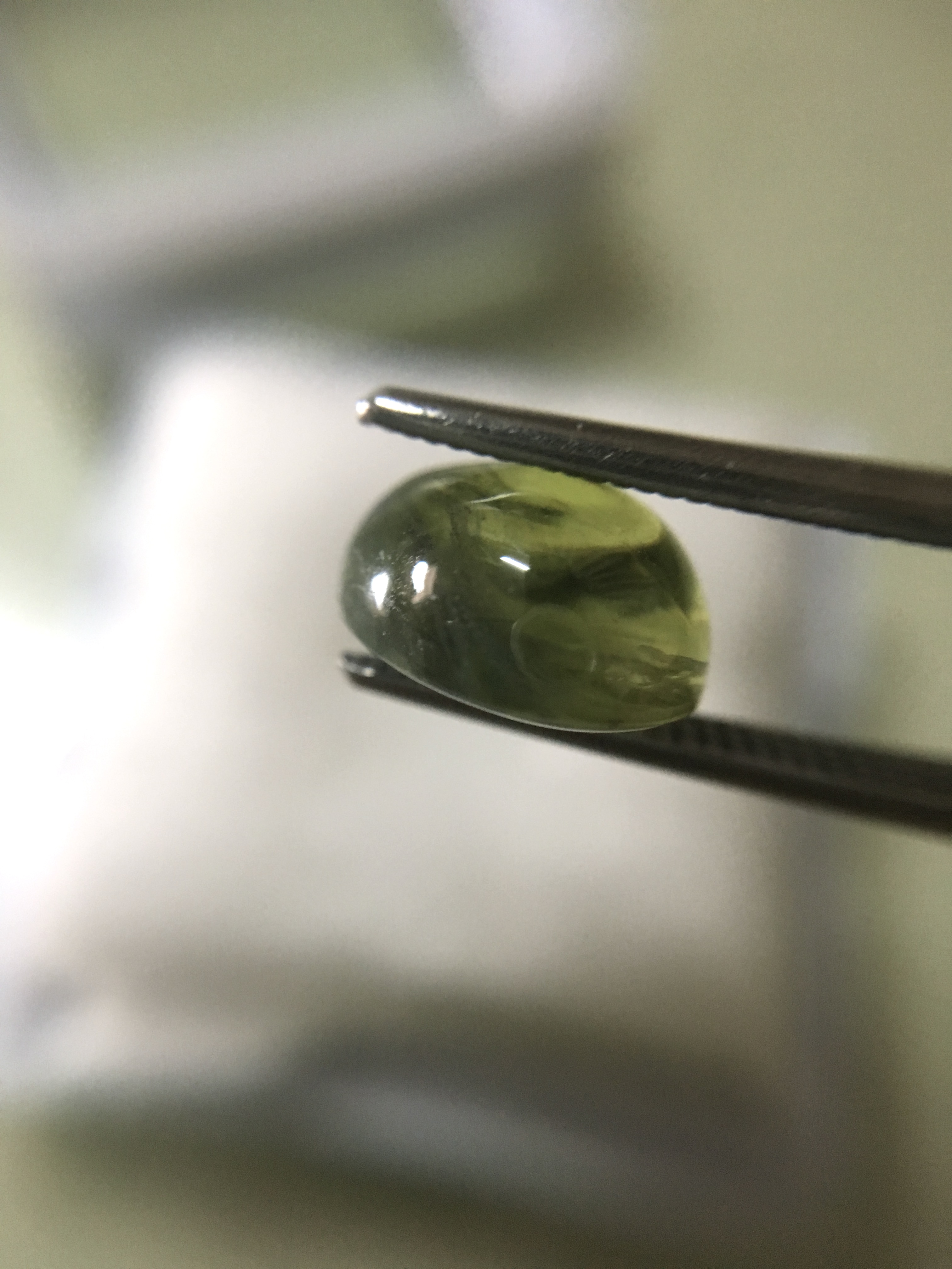 GREEN SAPPHIRE เขียวส่องแท้ 3.52 กะรัต พลอยดิบสวยแปลก น่าสะสมค่ะ